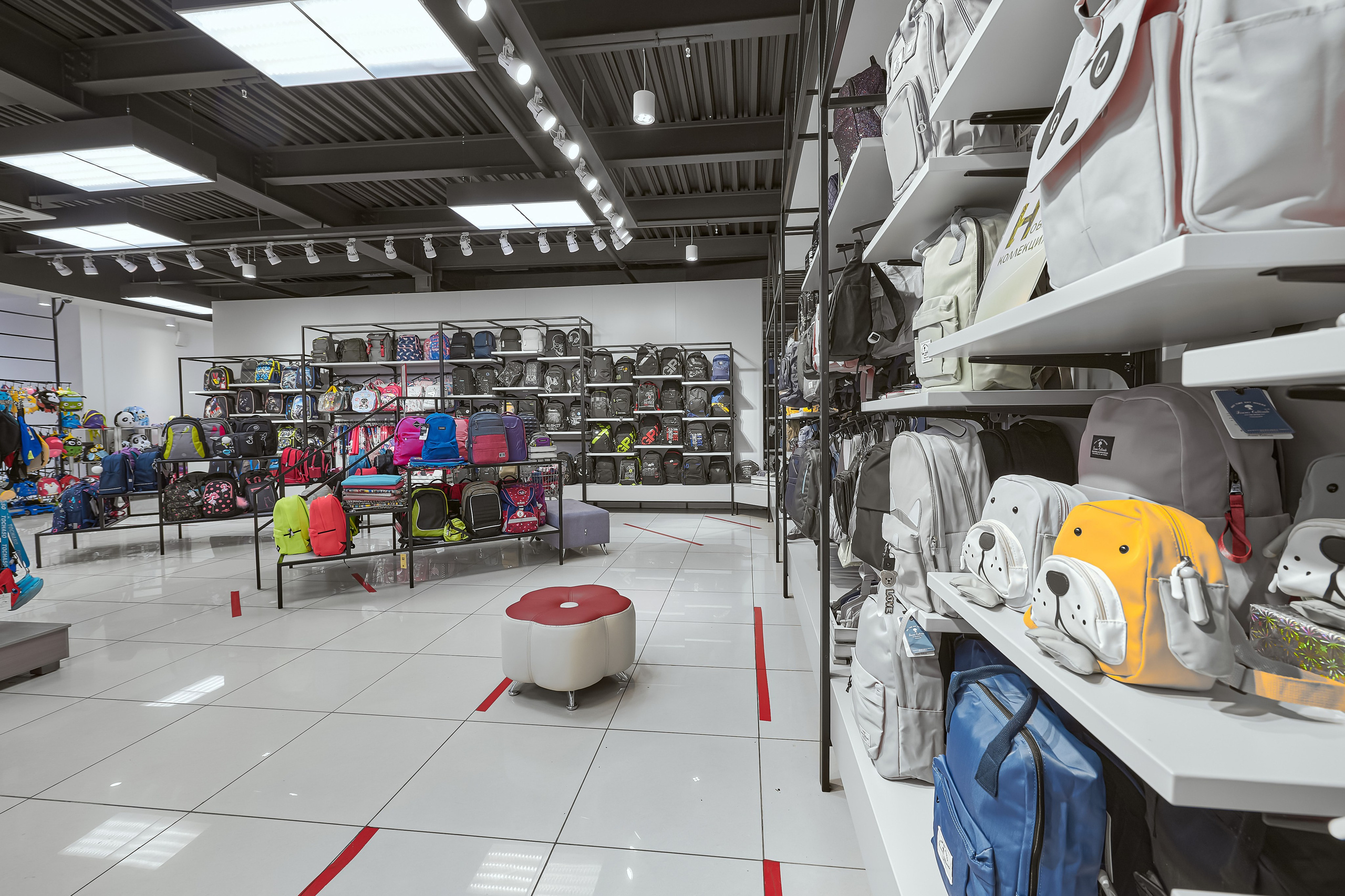 Портфолио по интерьерной и экстерьерной фотосъёмки: Мир сумок — Левый берег. Фотограф Яковлев Роман — Красноярск