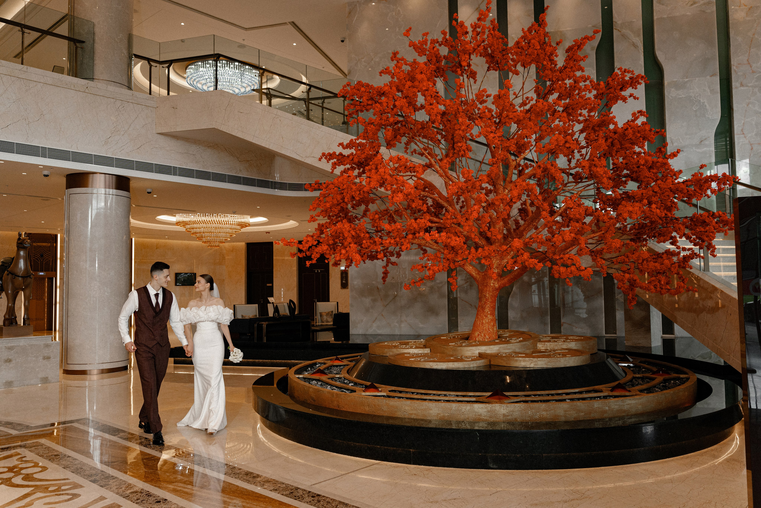 Свадебная фотосессия в Бутырском ЗАГС (Дворец Бракосочетания № 4) и прогулка в отеле Solux (Солюкс)