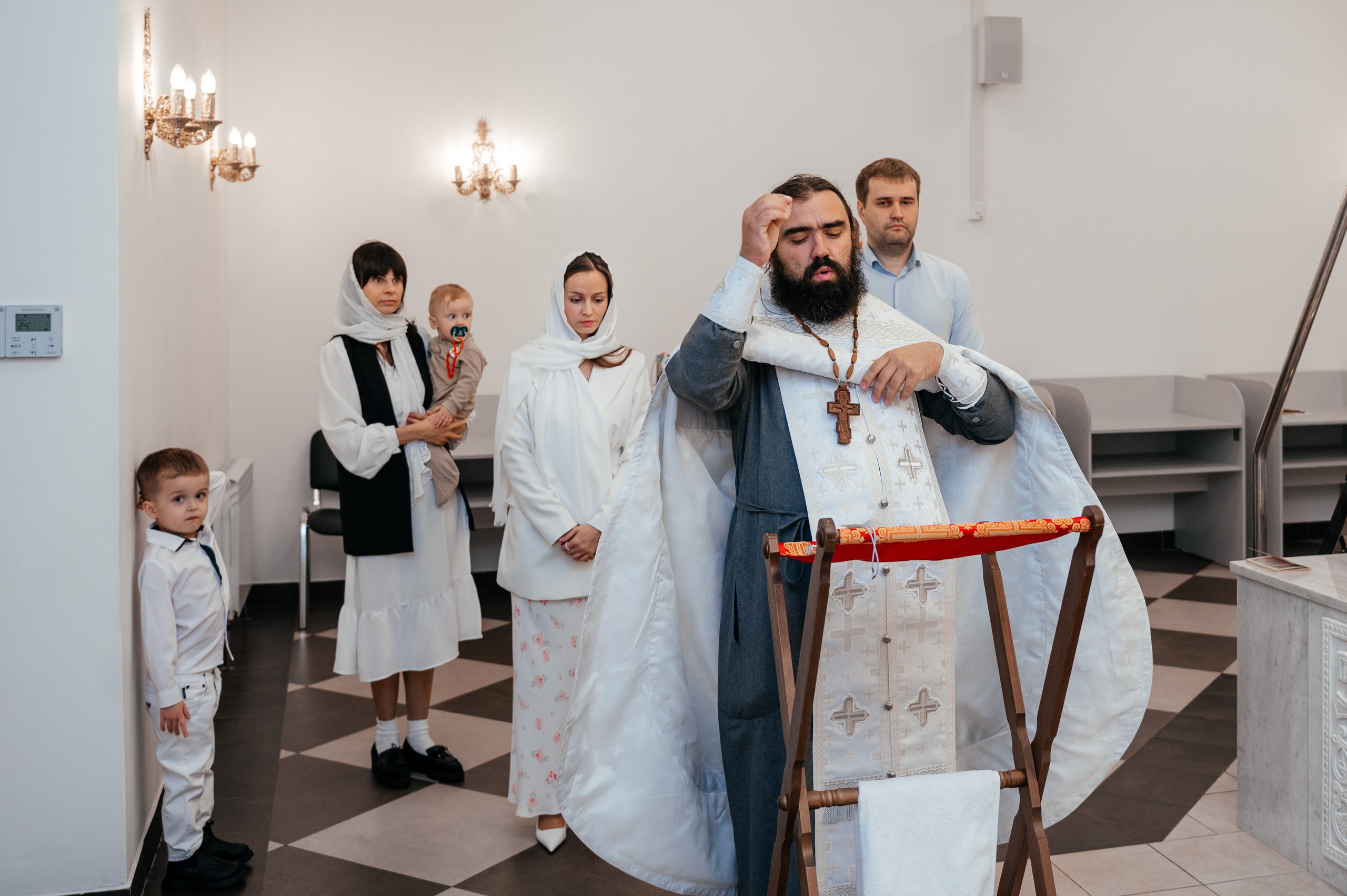Крещение Никиты. Александро- Невский Собор. Свадебный и семейный фотограф в Волгограде Семисотнова Камилла