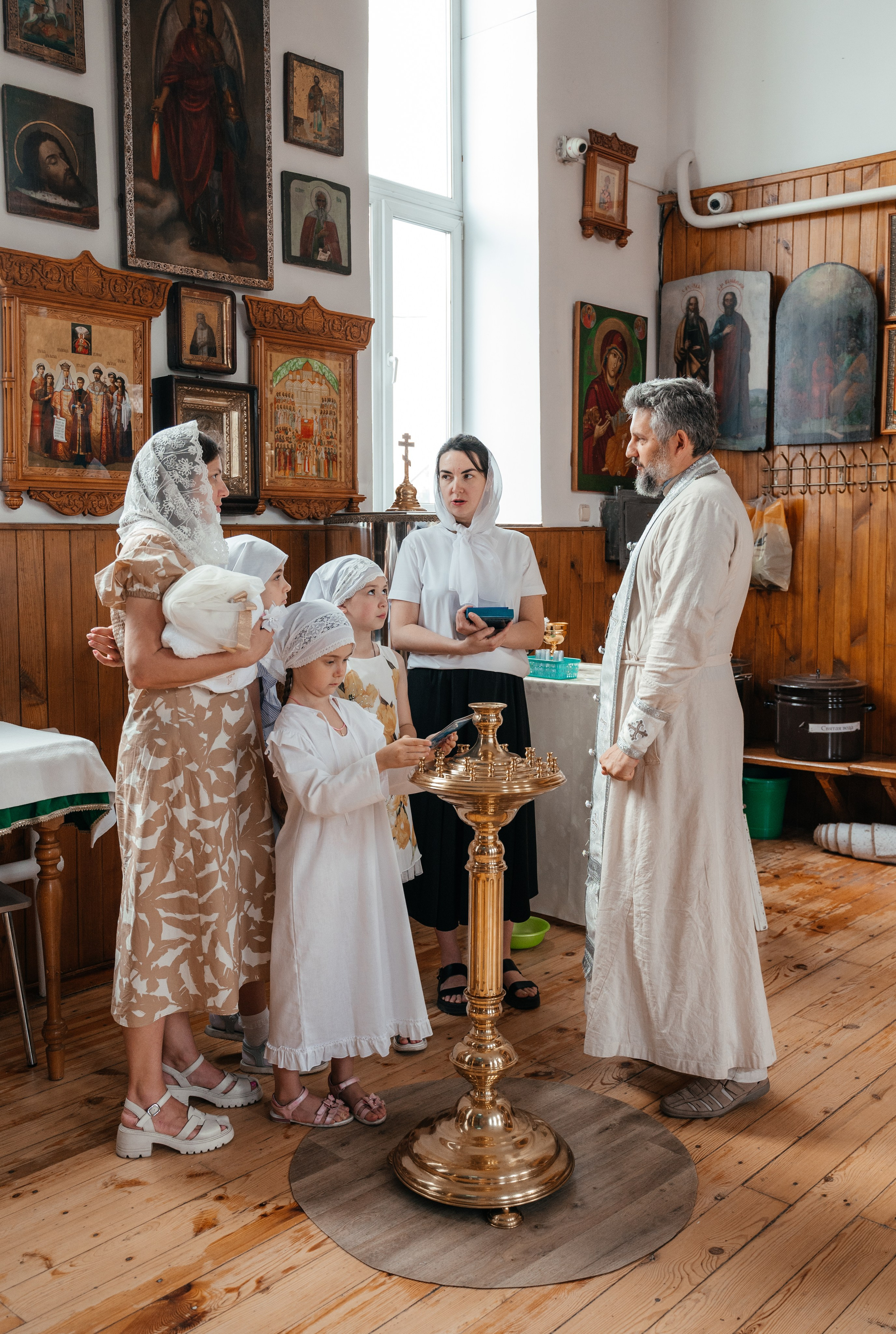 Крещение Киры. Храм Святителя Николая Чудотворца. Краснослободск. Свадебный и семейный фотограф в Волгограде Семисотнова Камилла