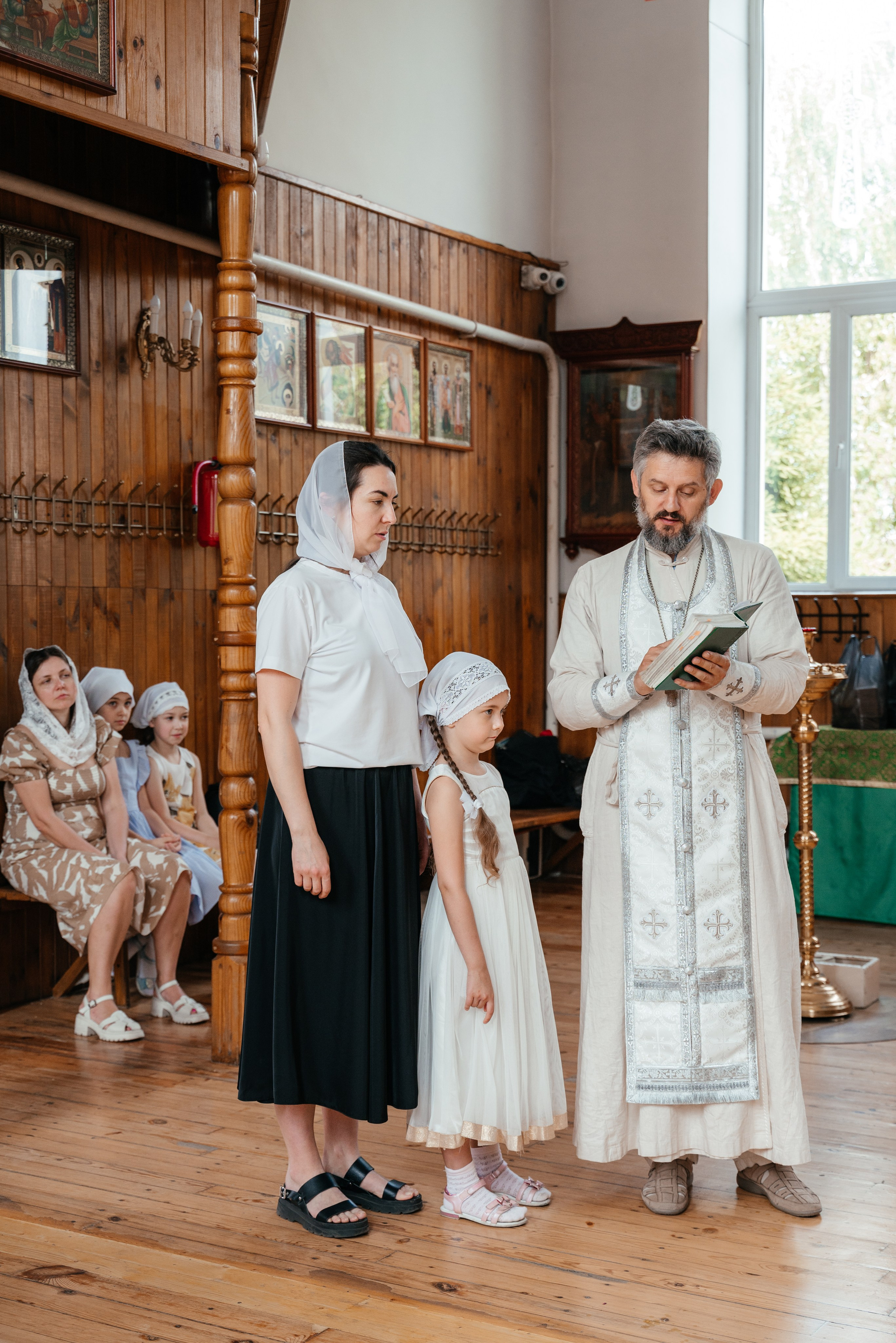 Крещение Киры. Храм Святителя Николая Чудотворца. Краснослободск. Свадебный и семейный фотограф в Волгограде Семисотнова Камилла