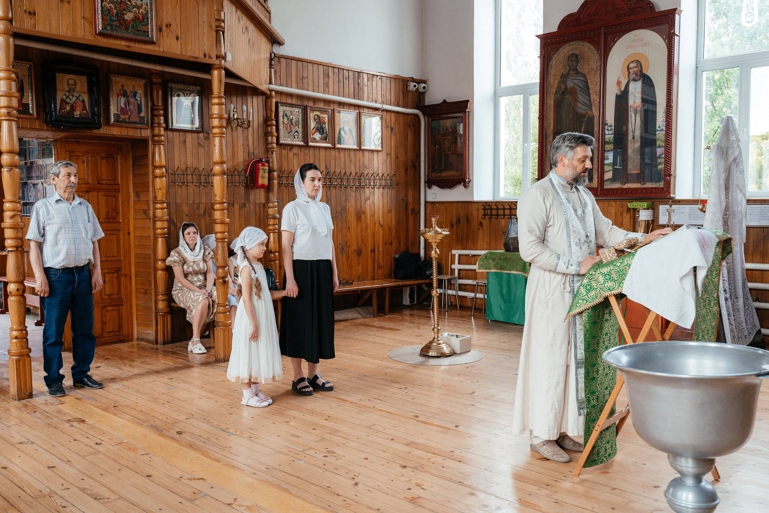 Крещение Киры. Храм Святителя Николая Чудотворца. Краснослободск. Свадебный и семейный фотограф в Волгограде Семисотнова Камилла