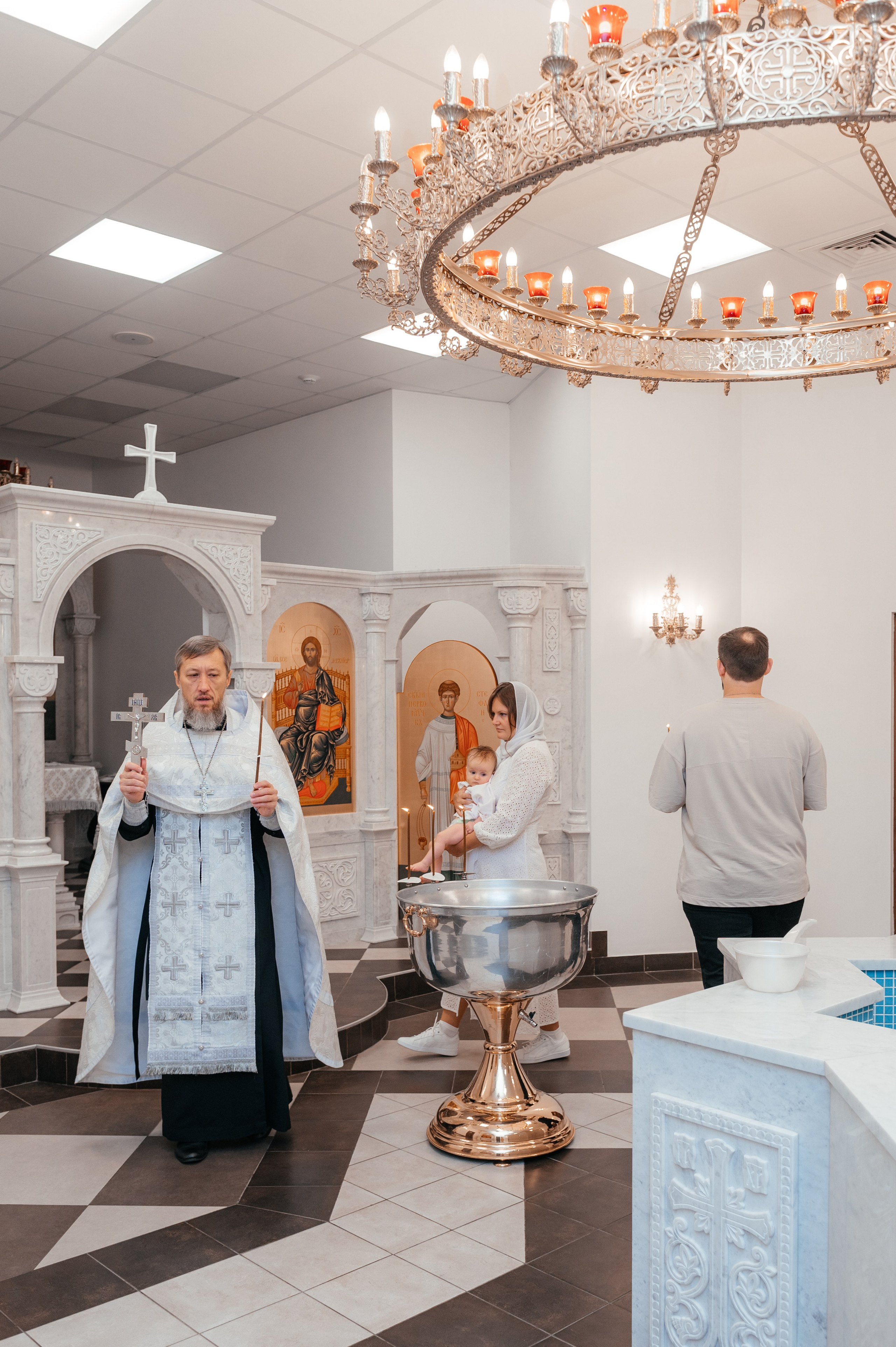 Крещение Ксении. Александро-Невский собор. Свадебный и семейный фотограф в Волгограде Семисотнова Камилла