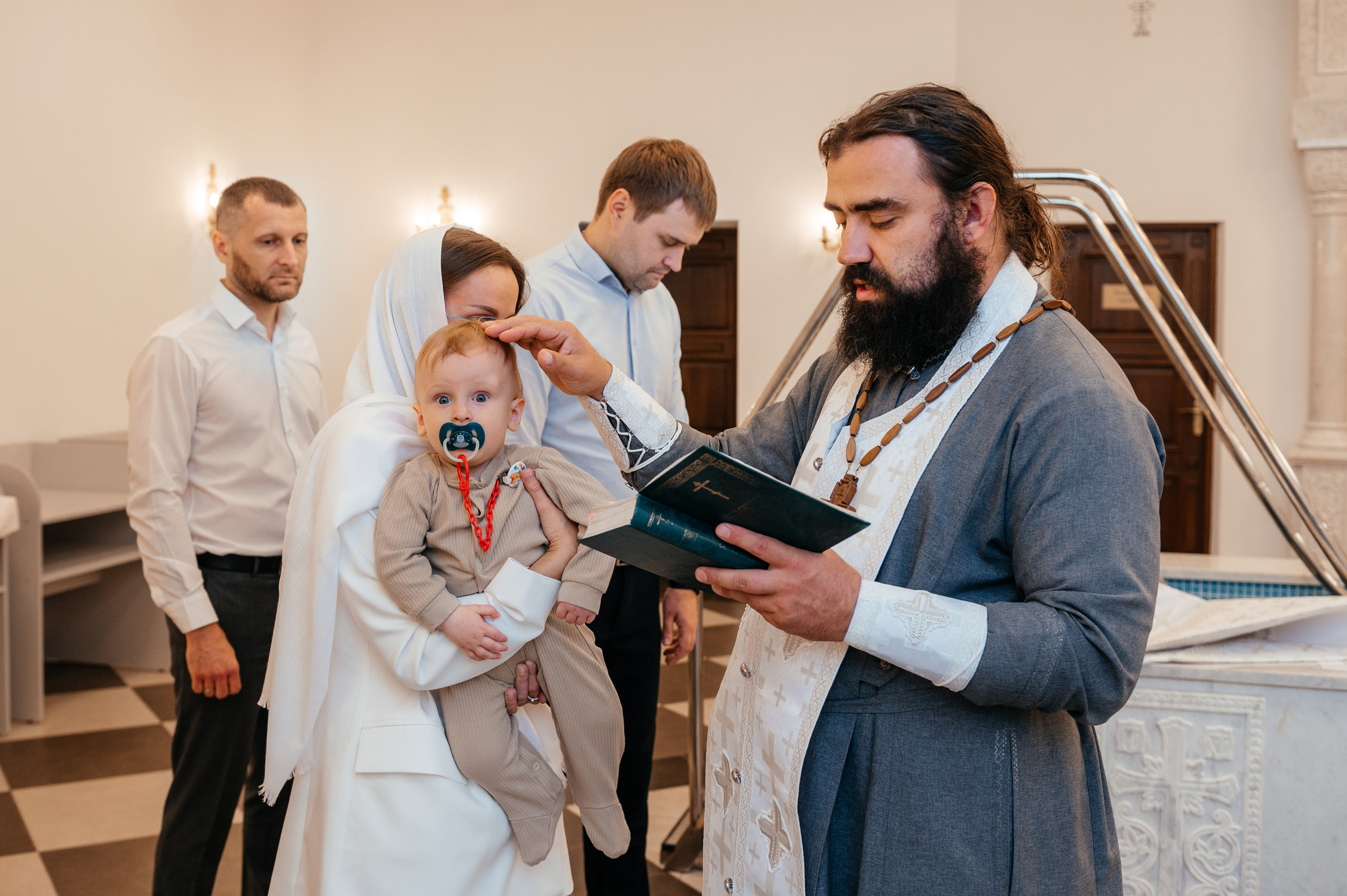 Крещение Никиты. Александро- Невский Собор. Свадебный и семейный фотограф в Волгограде Семисотнова Камилла