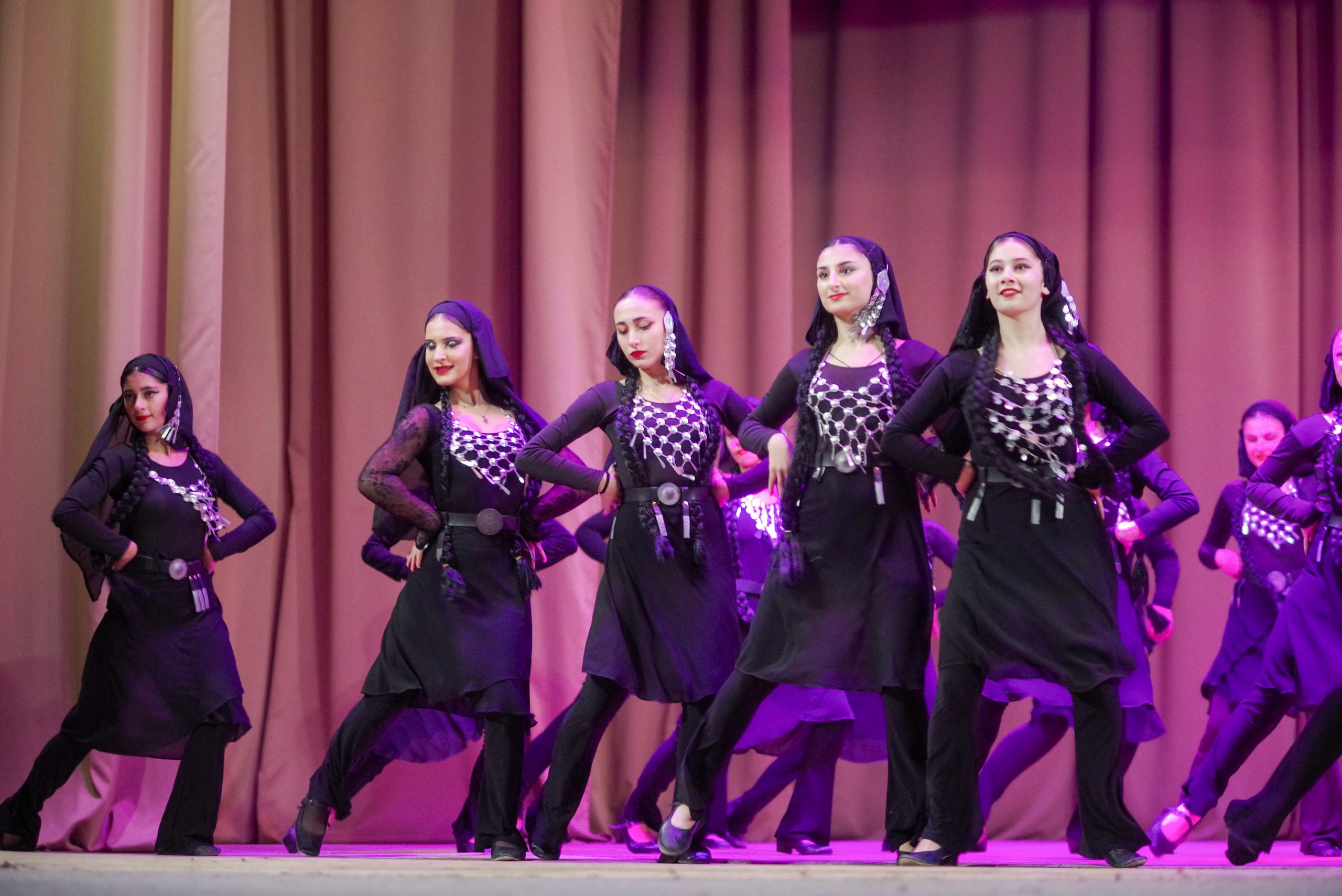 Грузинский танец. Портретный фотограф Денис Милютин