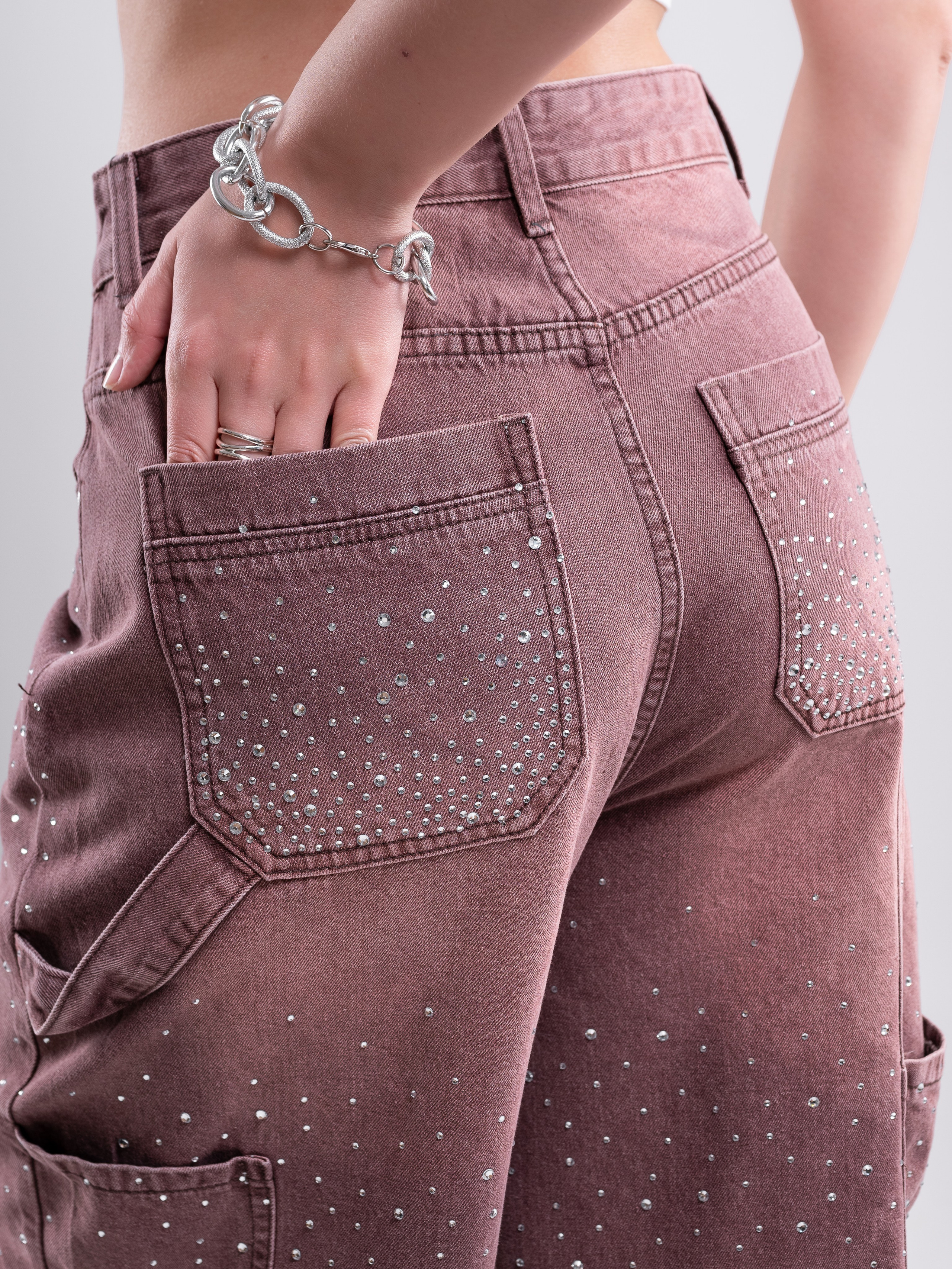 Джинсовые бриджи. Предметный фотограф, фото для маркетплейсов Пятигорск, КМВ