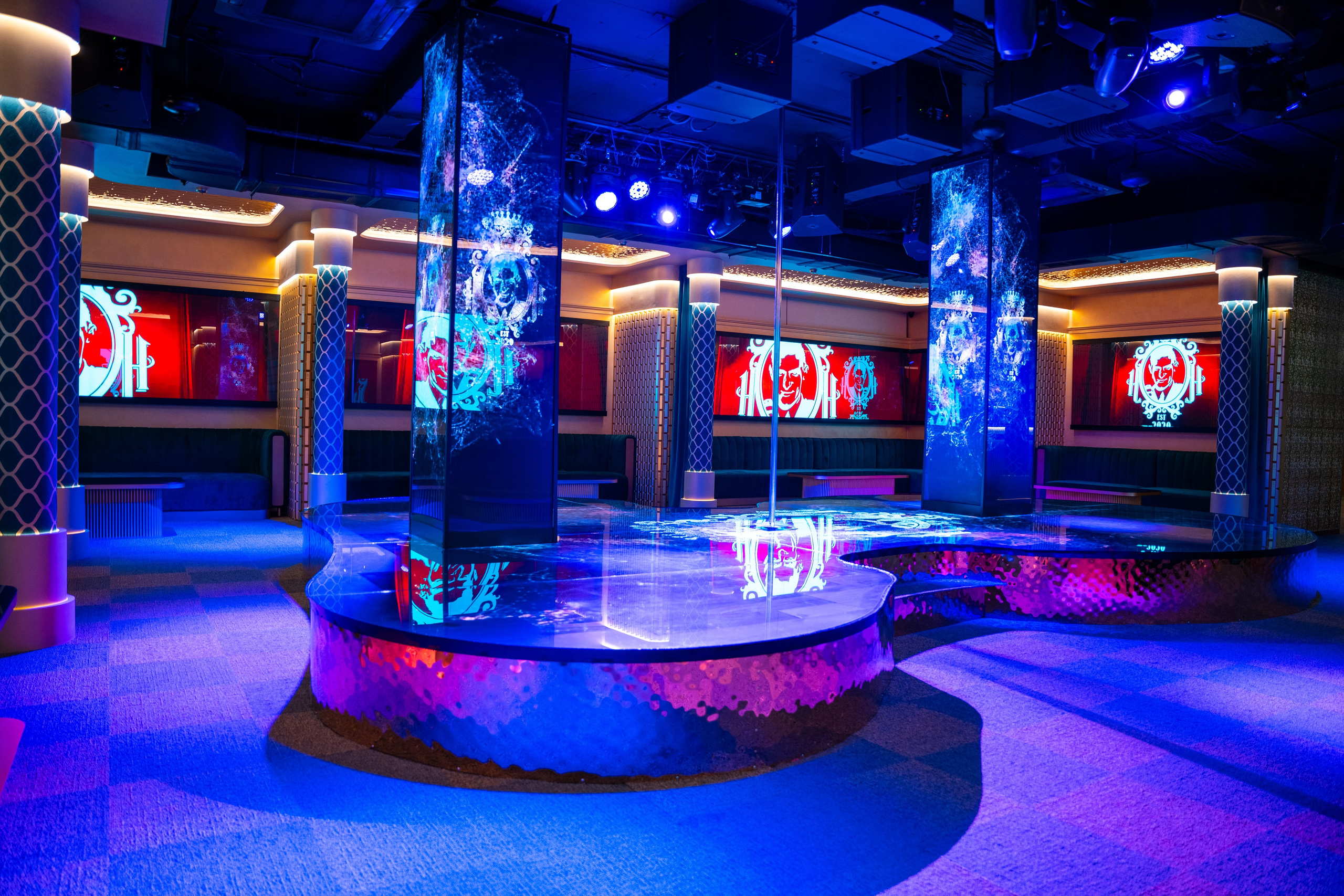 Фотосъемка интерьера стриптиз-клуба Hefner — элитный клуб Краснодара. Интерьерная фотосъемка клуба Hefner в Краснодаре — профессионально. Шедевры для Вас! Фотограф и Видеограф в Краснодаре Пахиев Руслан