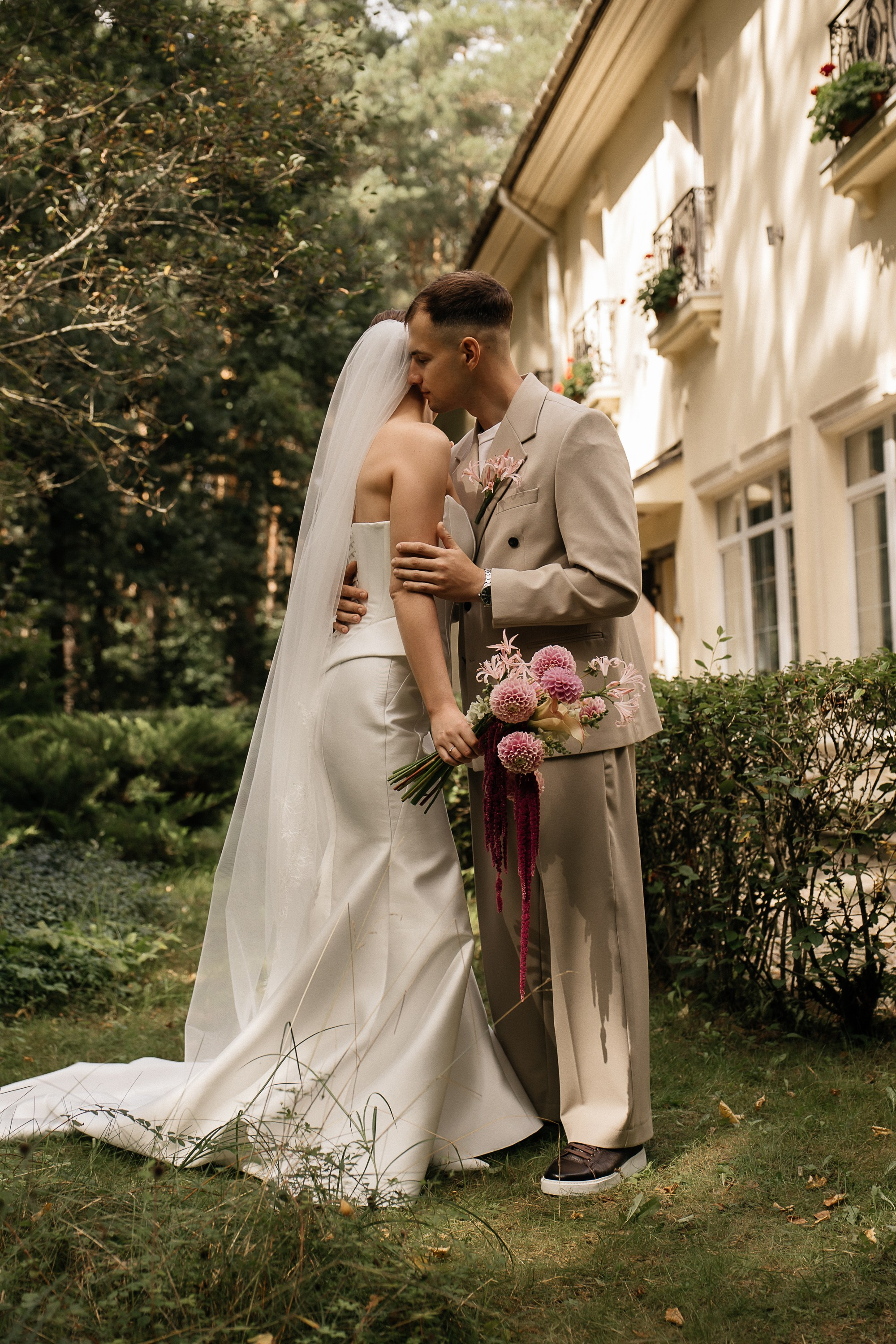 Свадьбная фотосессия в отеле Кронон (Гродно, Беларусь). Свадебный и семейный фотограф Виолетта Сидельникова. Краснодар, Россия, Беларусь, Европа