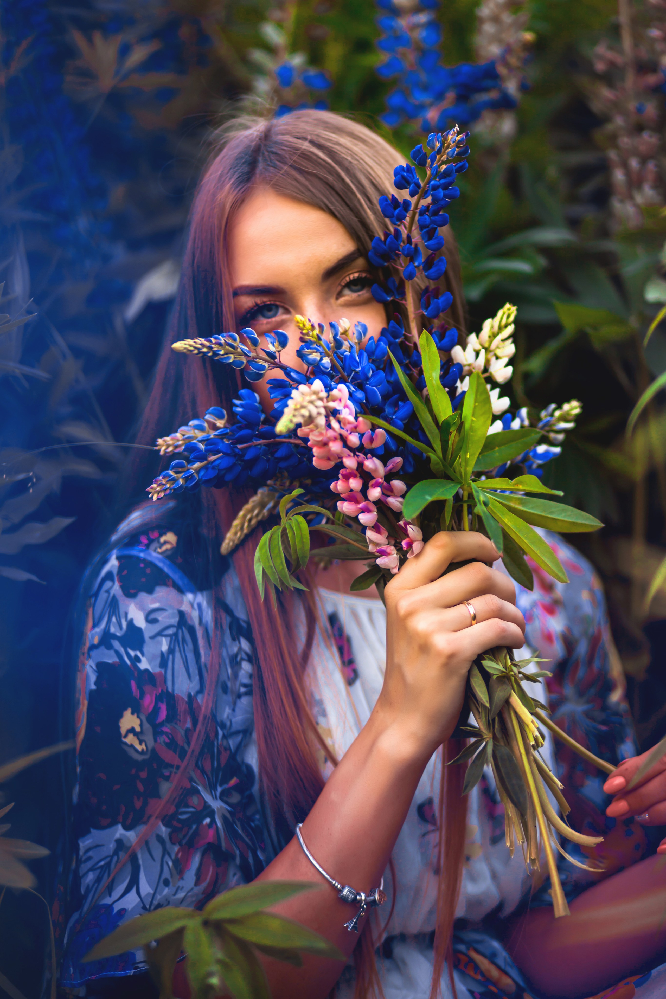 Юля — Люпины. Фотограф Михаил Коган — Москва 89267284460