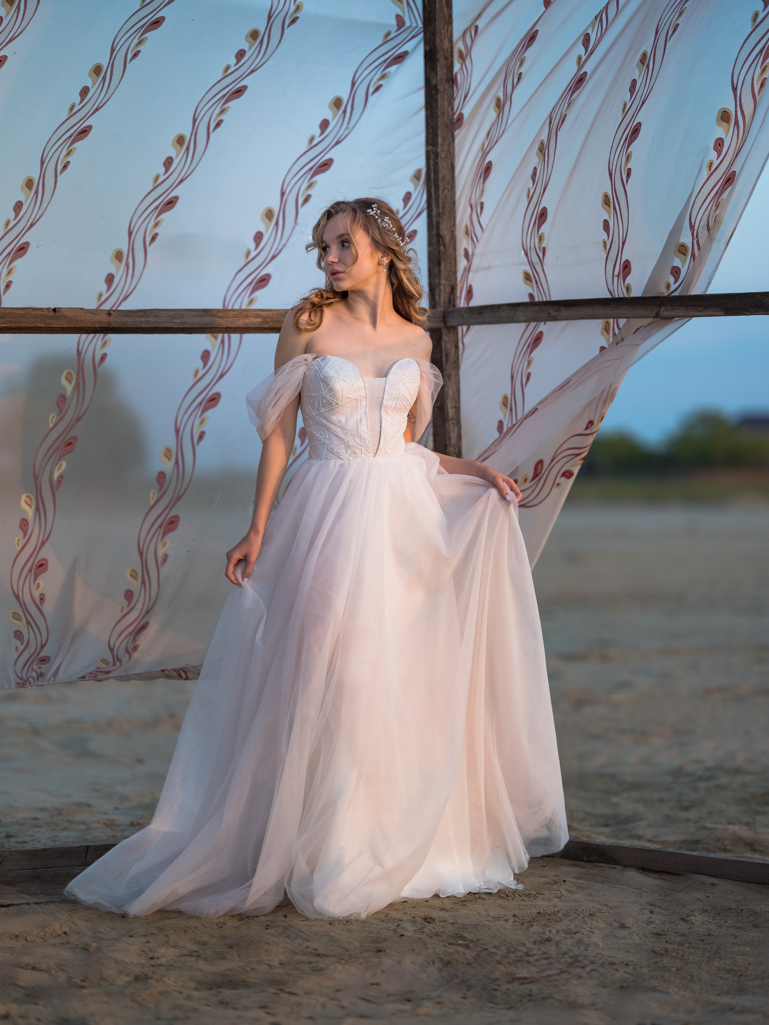 Свадебная фотосессия на берегу. Свадебный фотограф Астрахань