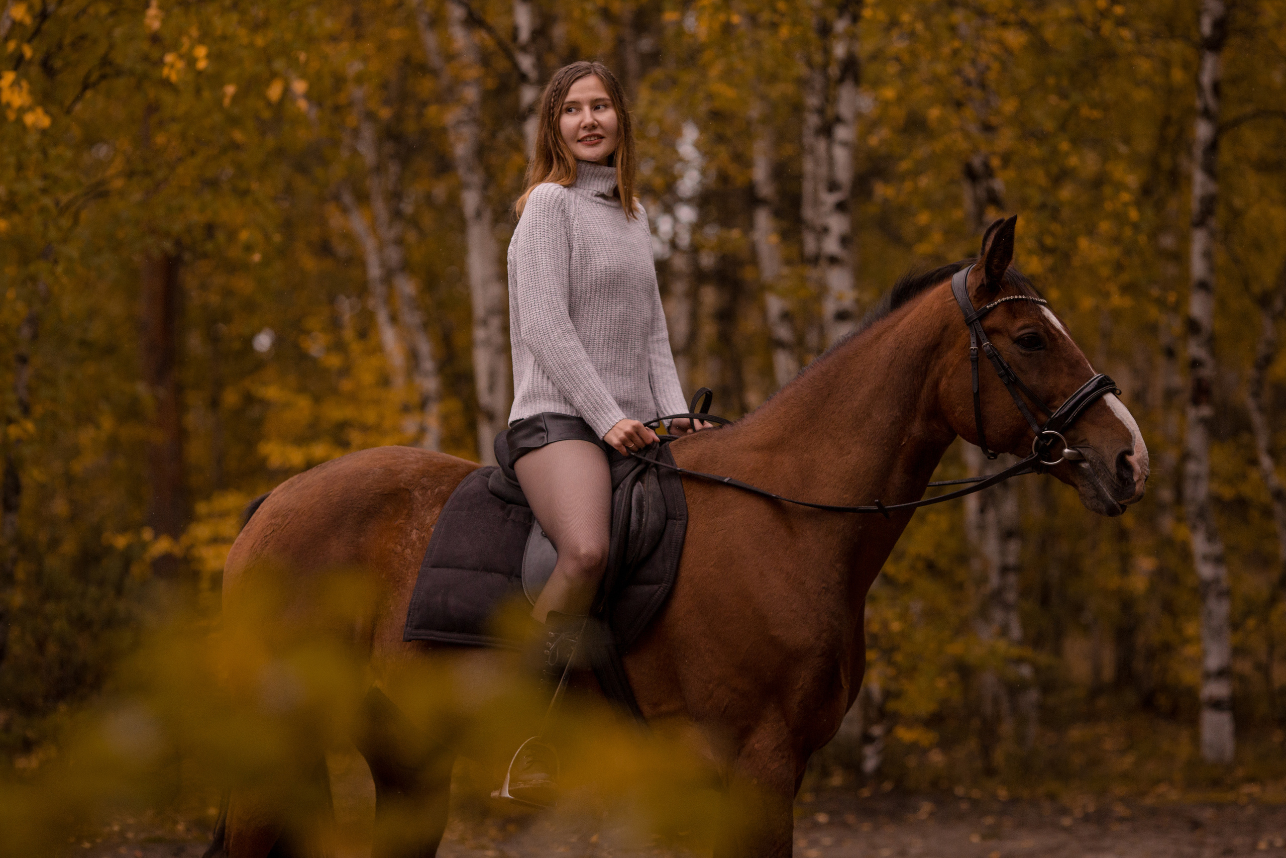 Осенняя фотосессия на море с лошадью