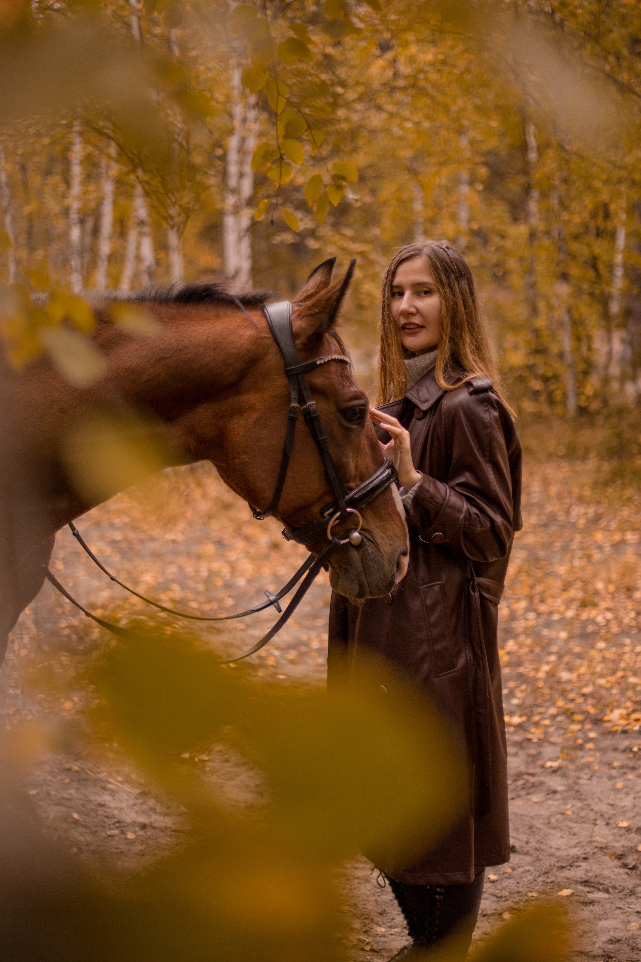 Осенняя фотосессия на море с лошадью