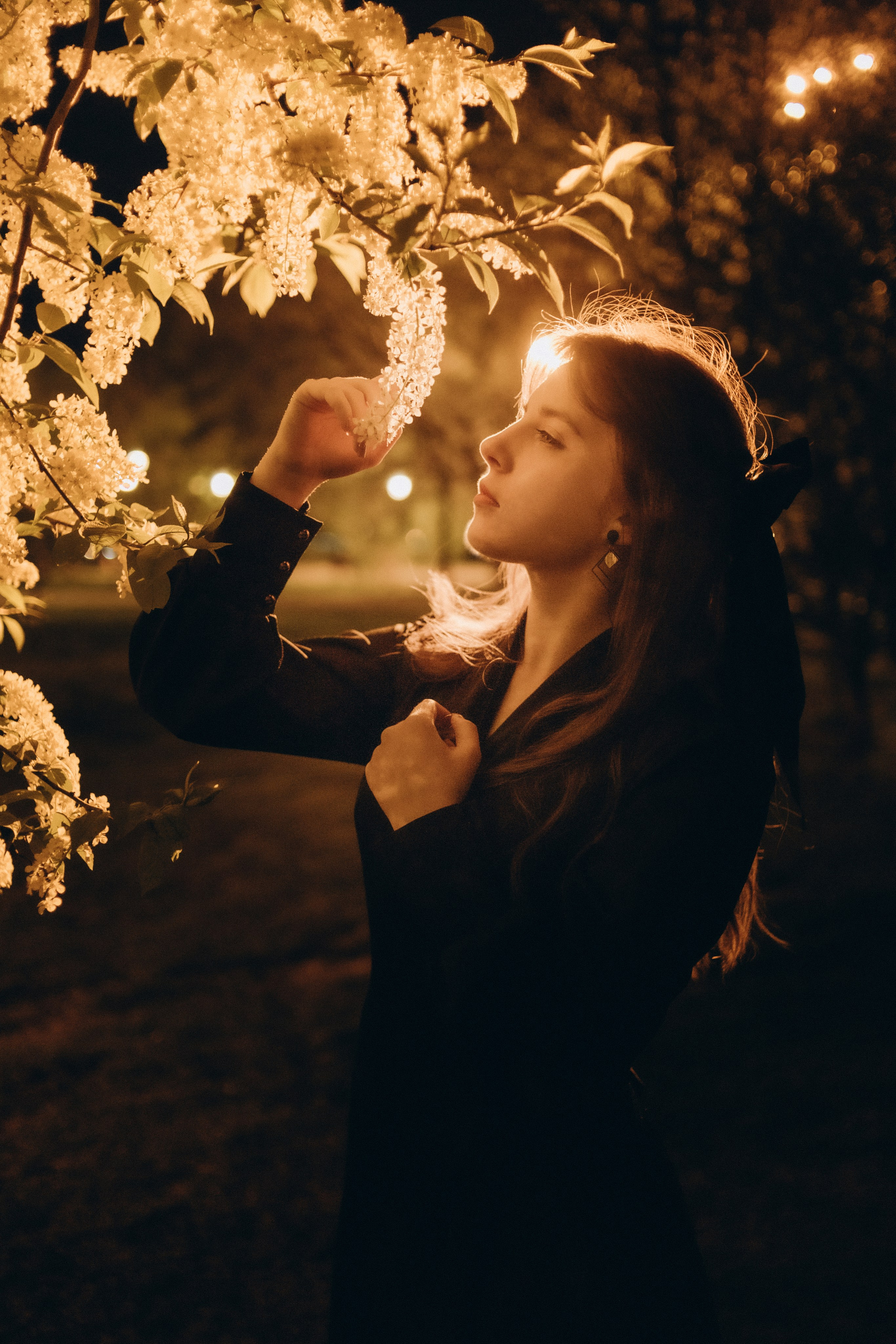 Ангелина. Ночь и цветы. Фотограф Регина Крикунова г. Красноярск