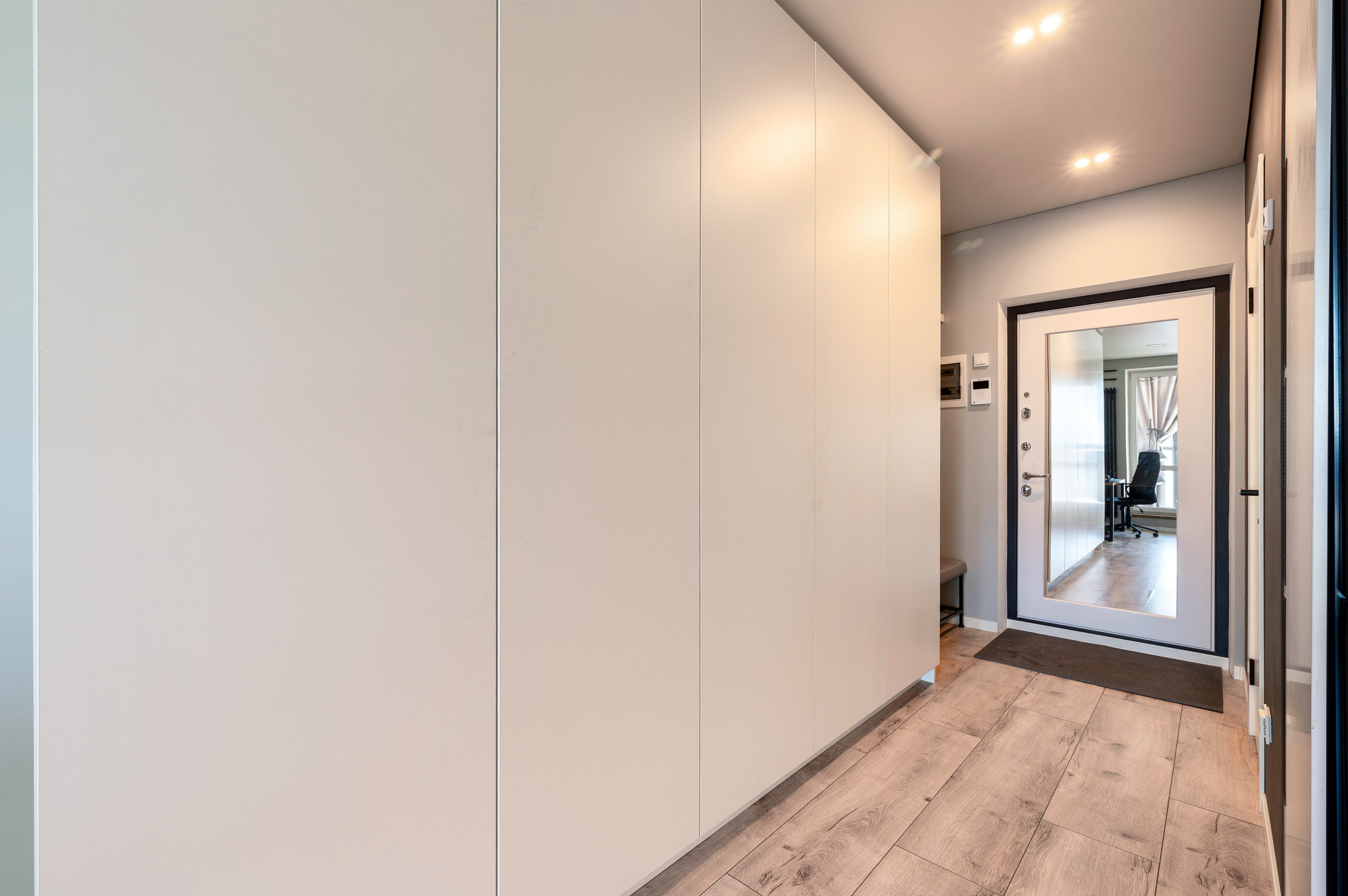 Студия на продажу, Лиговский пр-т. Интерьерный фотограф. Фото- видеосъемка недвижимости Санкт-Петербург