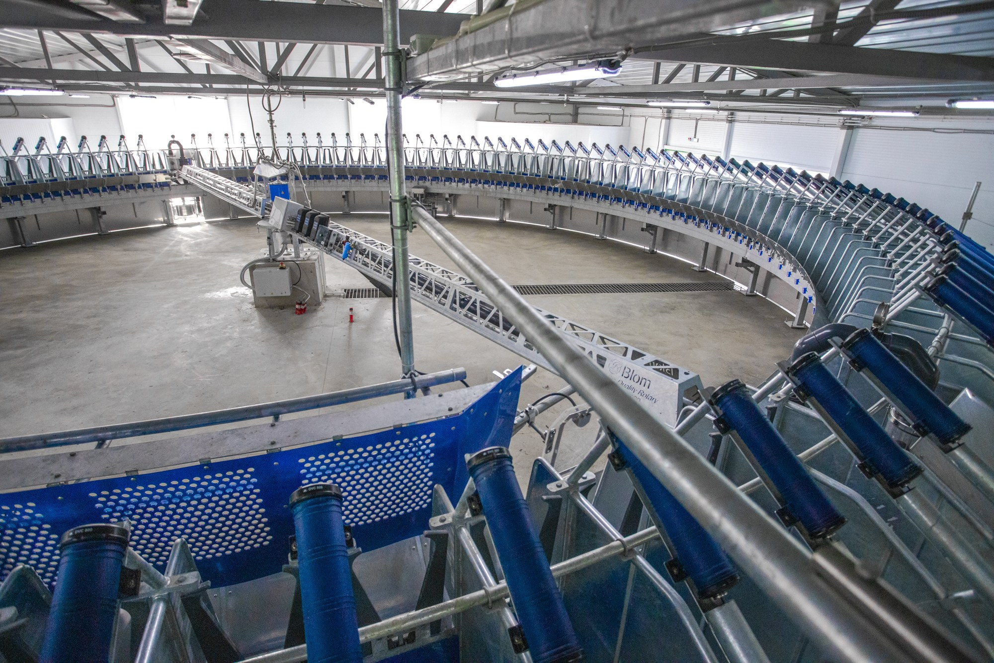 Открытие карусели для дойки скота. Репортажный, промышленный и маркетплейс-фотограф Дмитрий Чернат