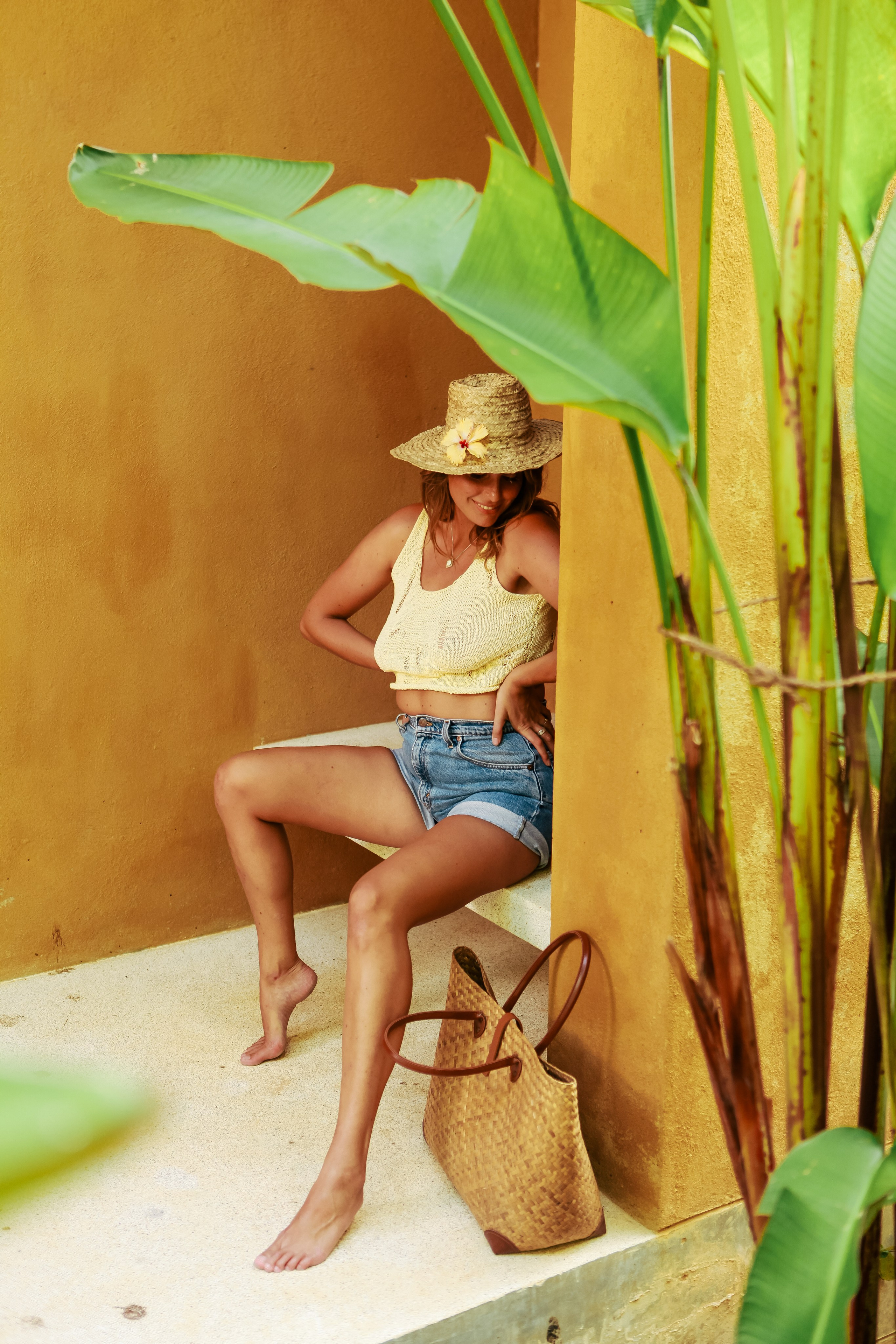 Девушка в красном платье в отеле Malabar Hill — Роскошная портретная съемка | Шри-Ланка. Фотограф на Шри-Ланке