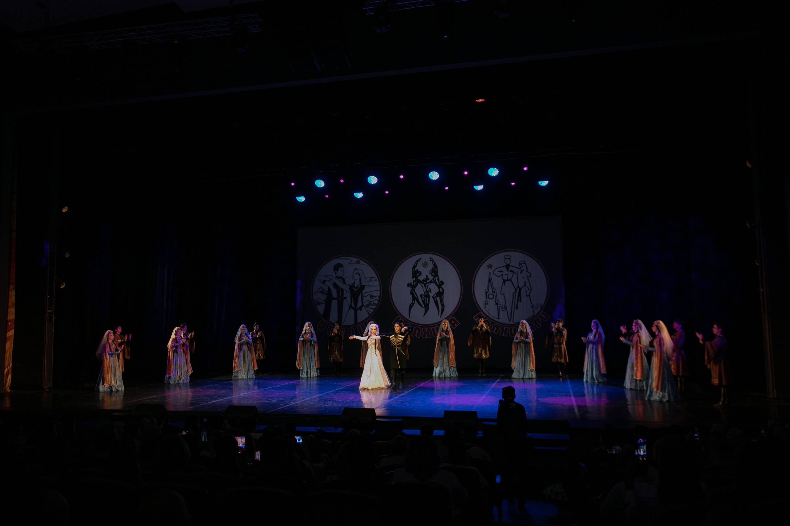 Концерт, грузинские танцы. Art photographer Nino