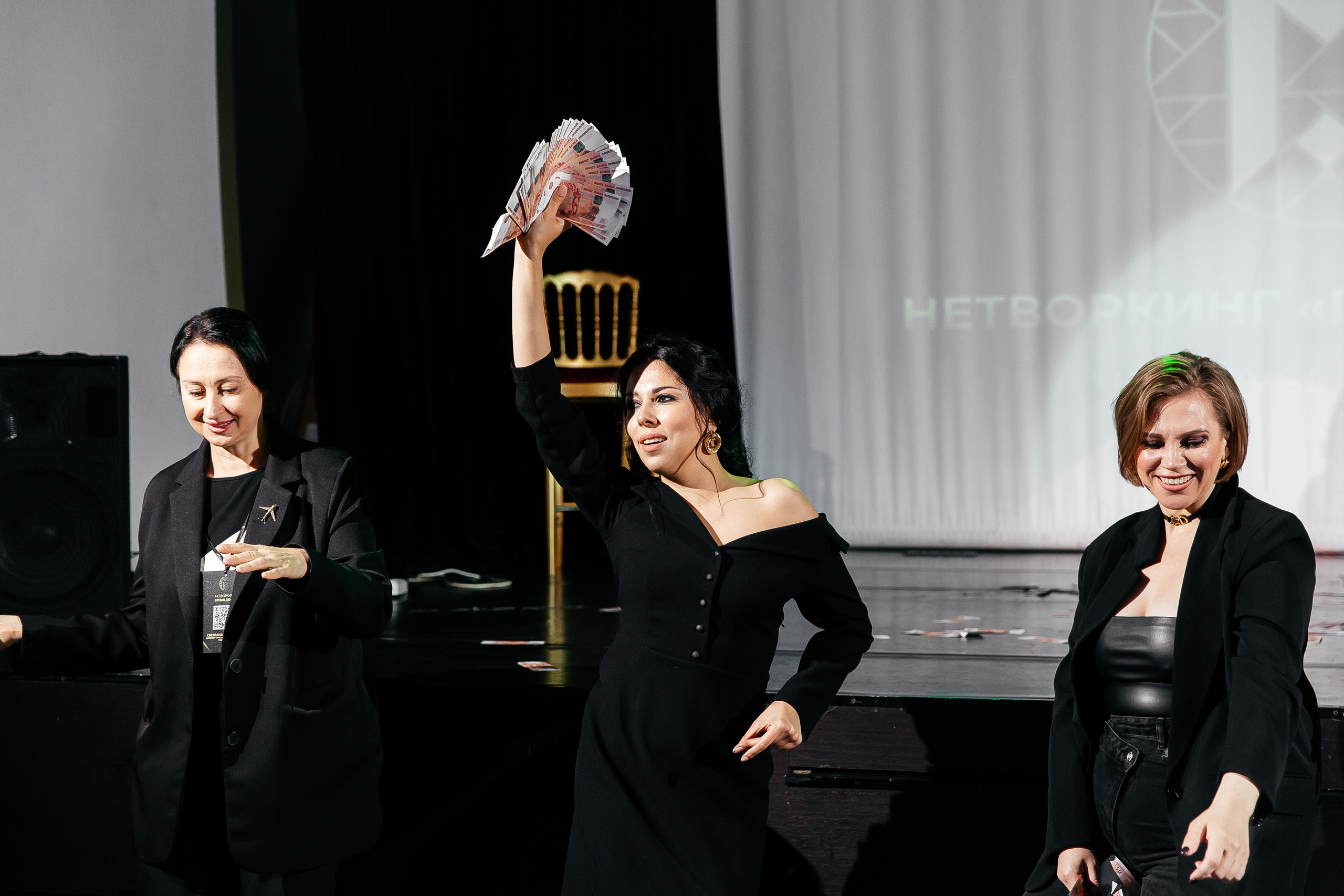 Фотозона+выступление спикеров. Фотограф в Красноярске Надежда Воскресенская