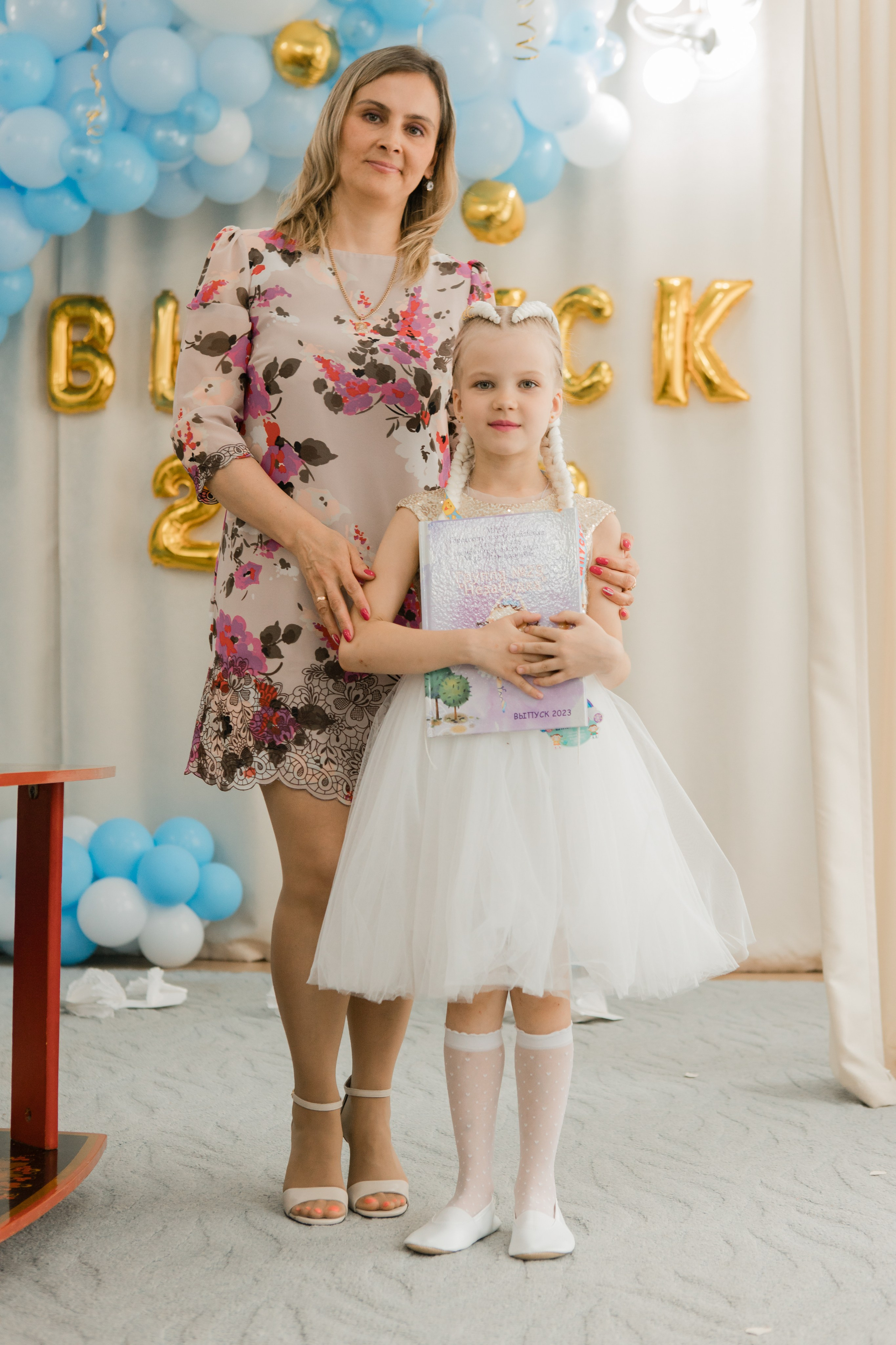 Фотосъемка выпускного в детском саду. Видеосъемка и фотосъемка свадеб. Фотограф и оператор на свадьбу. Видеосъемка подкастов, собственная видео-фотостудии. Предметная фотосъемка
