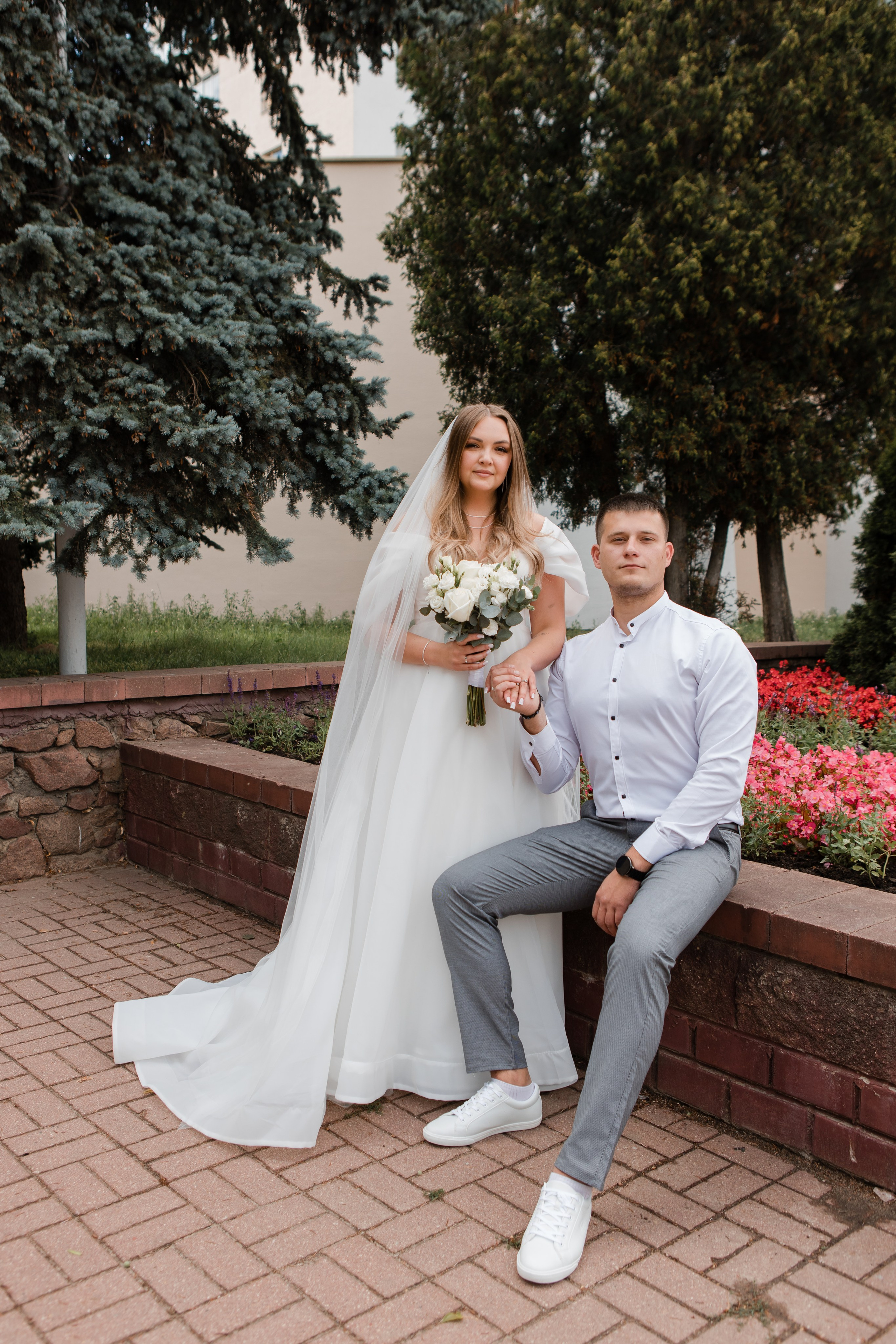 Отдел ЗАГС Администрации Фрунзенского района. Видеосъемка и фотосъемка свадеб. Фотограф и оператор на свадьбу. Видеосъемка подкастов, собственная видео-фотостудии. Предметная фотосъемка