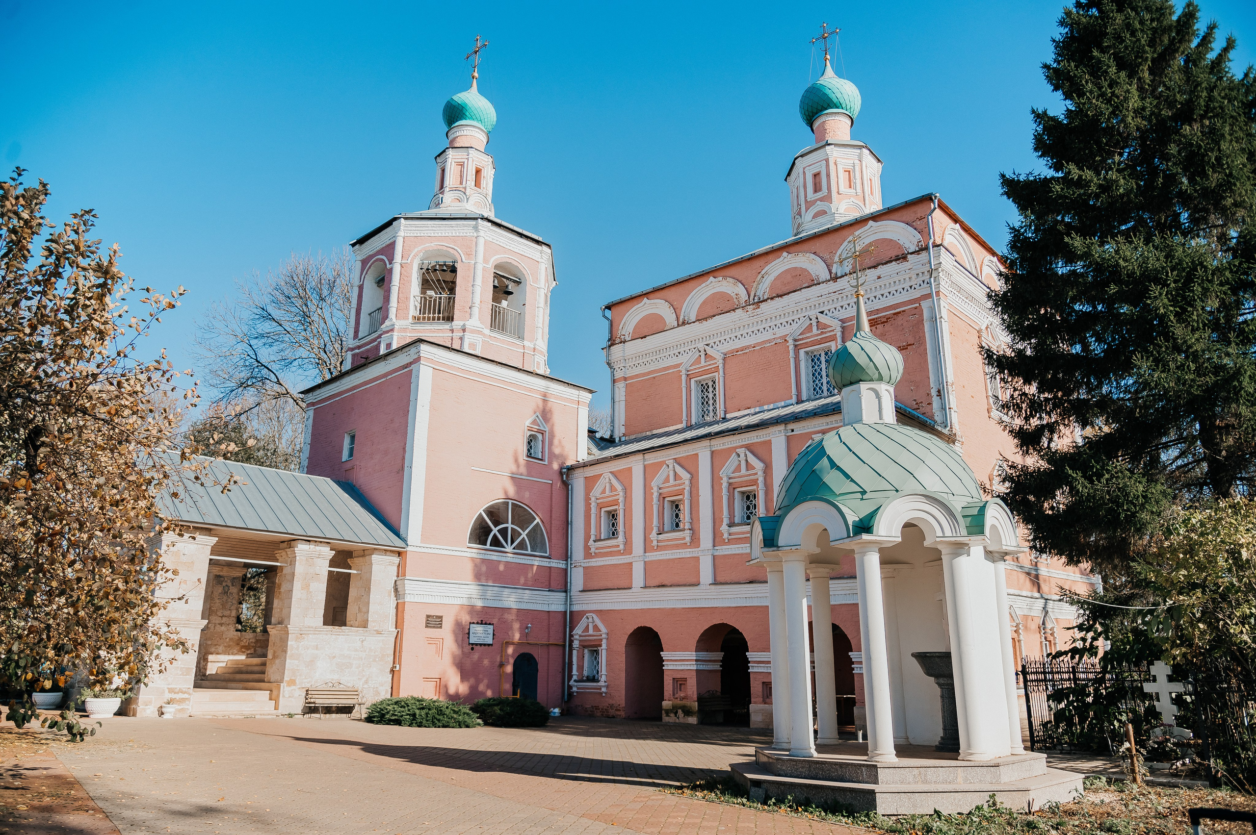 Крестины Тимофея //// Храм Свято-Никольского женского Венева монастыря — Николо-Успенская церковь. Семейный и детский фотограф в Туле