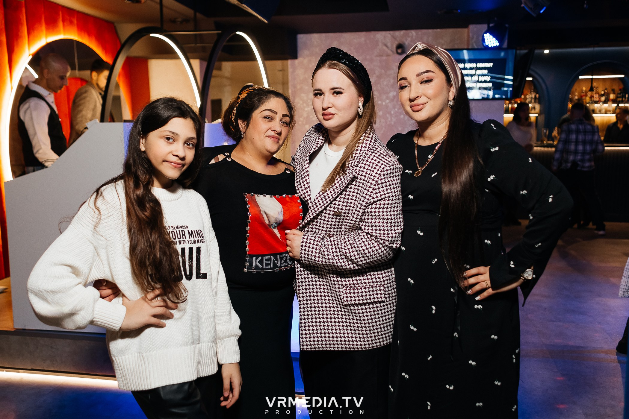 8 марта в караоке-ресторане «Голос»