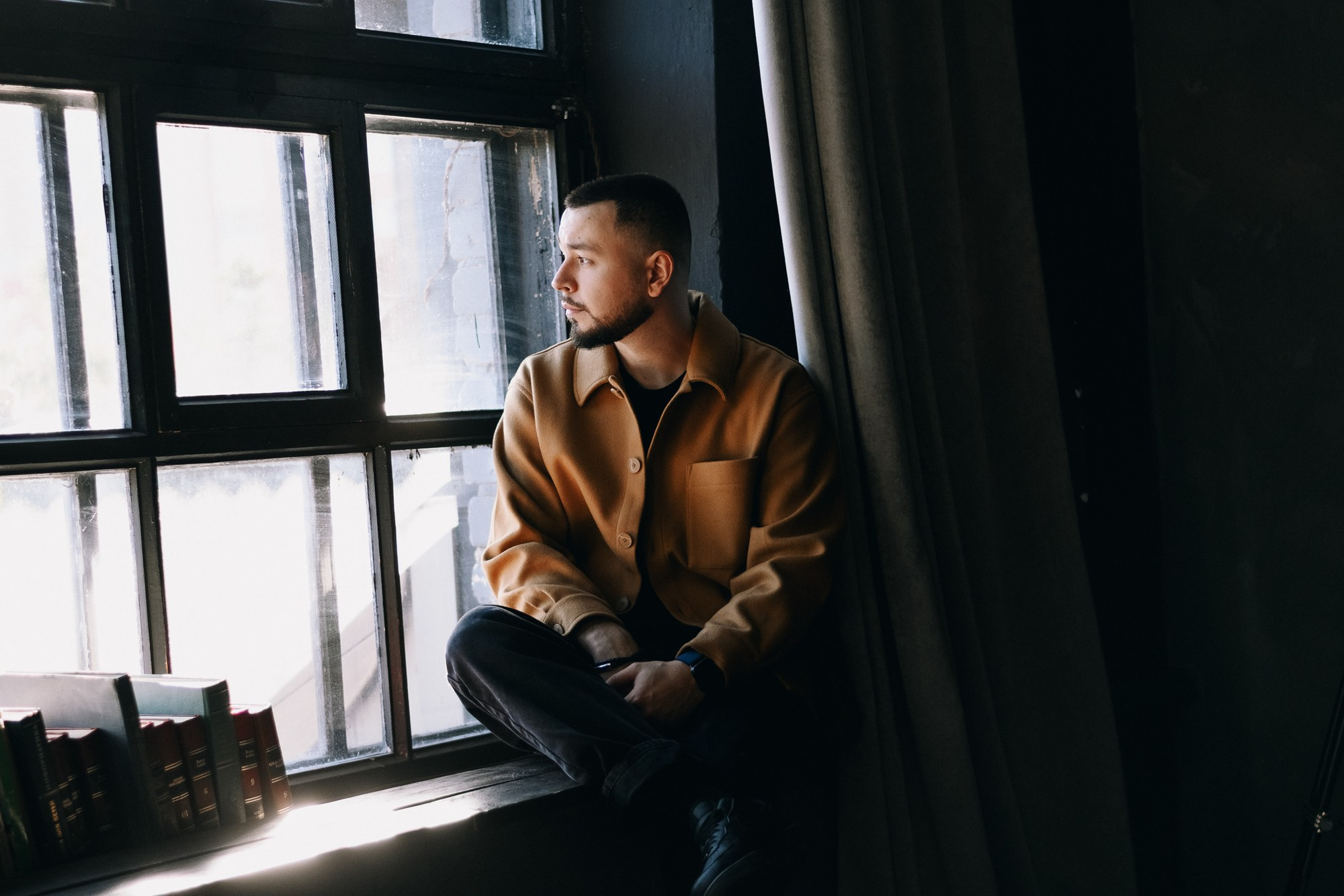 Мужской портрет в студии Тюмень — Фотосессия для мужчин | Дарья Мустафина. Портретный фотограф Тюмень Дарья Мустафина