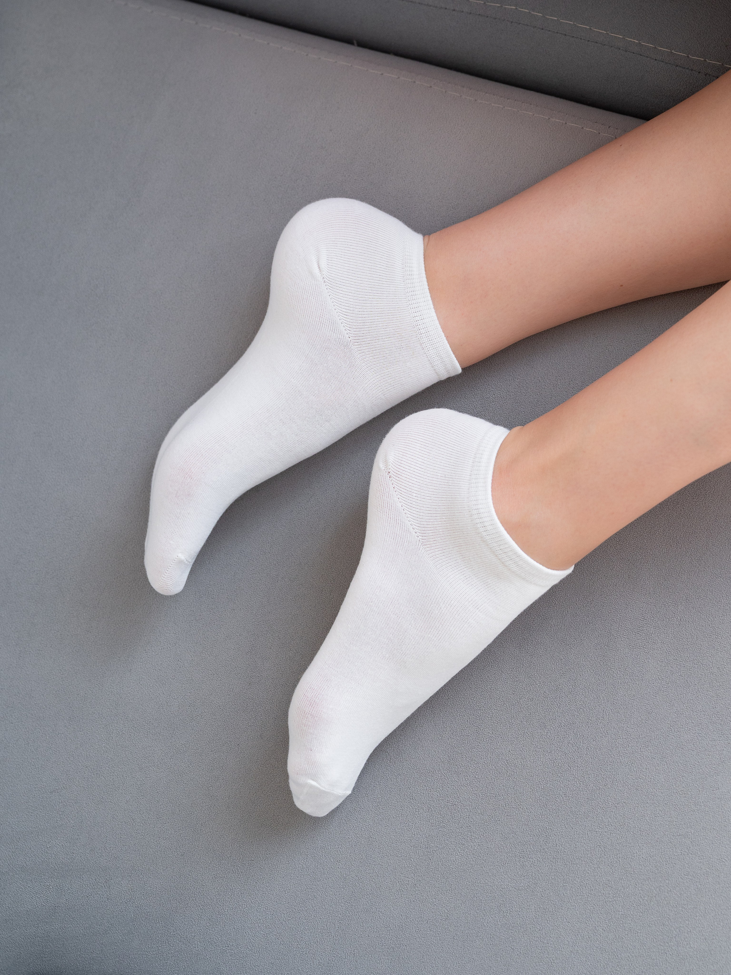 Носки съемка в студии (модель+предметка). Предметный фотограф, фото для маркетплейсов Пятигорск, КМВ