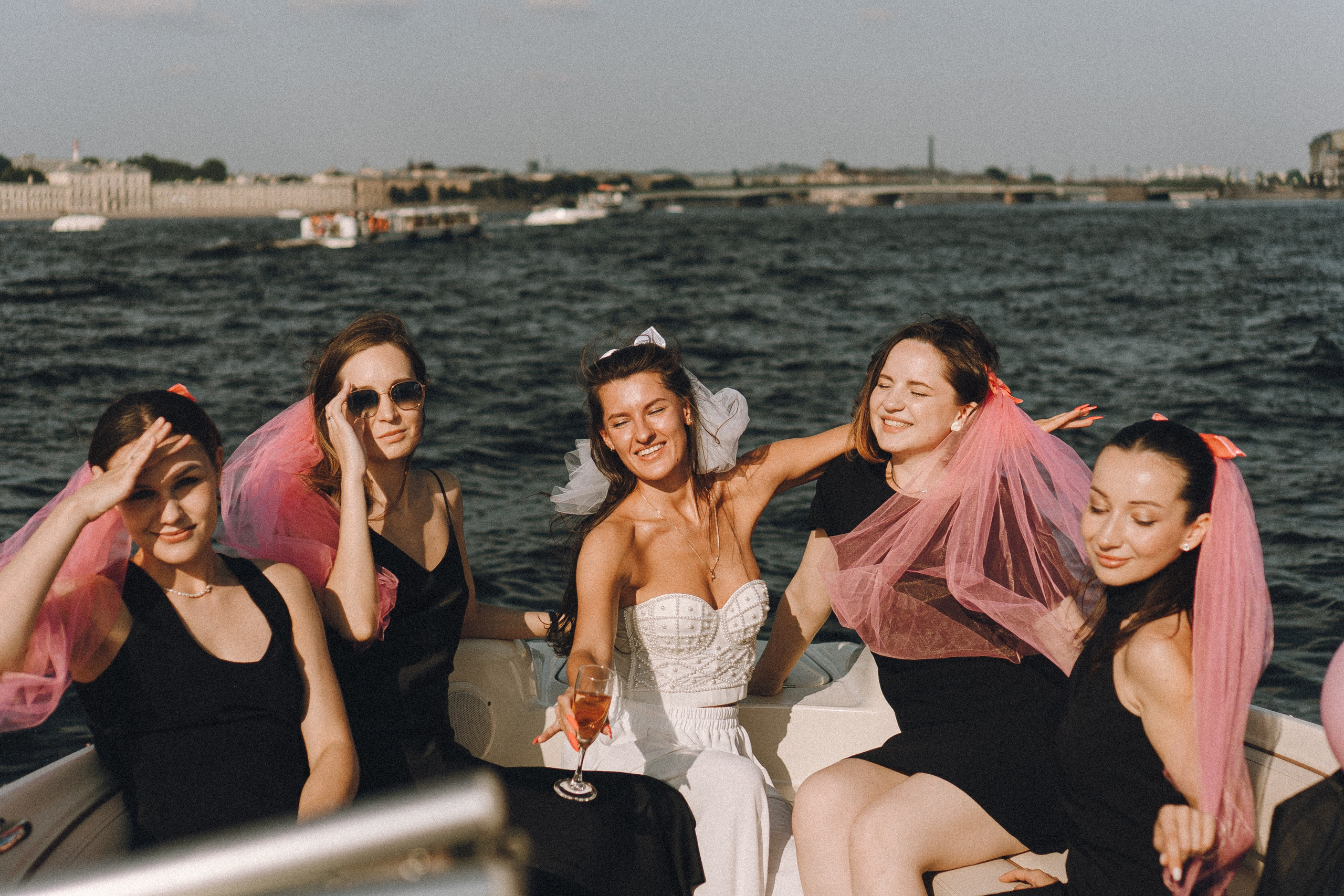 ДЕВИЧНИК НА КАТЕРЕ. Профессиональный фотограф, Санкт-Петербург — Виктория Богомолова
