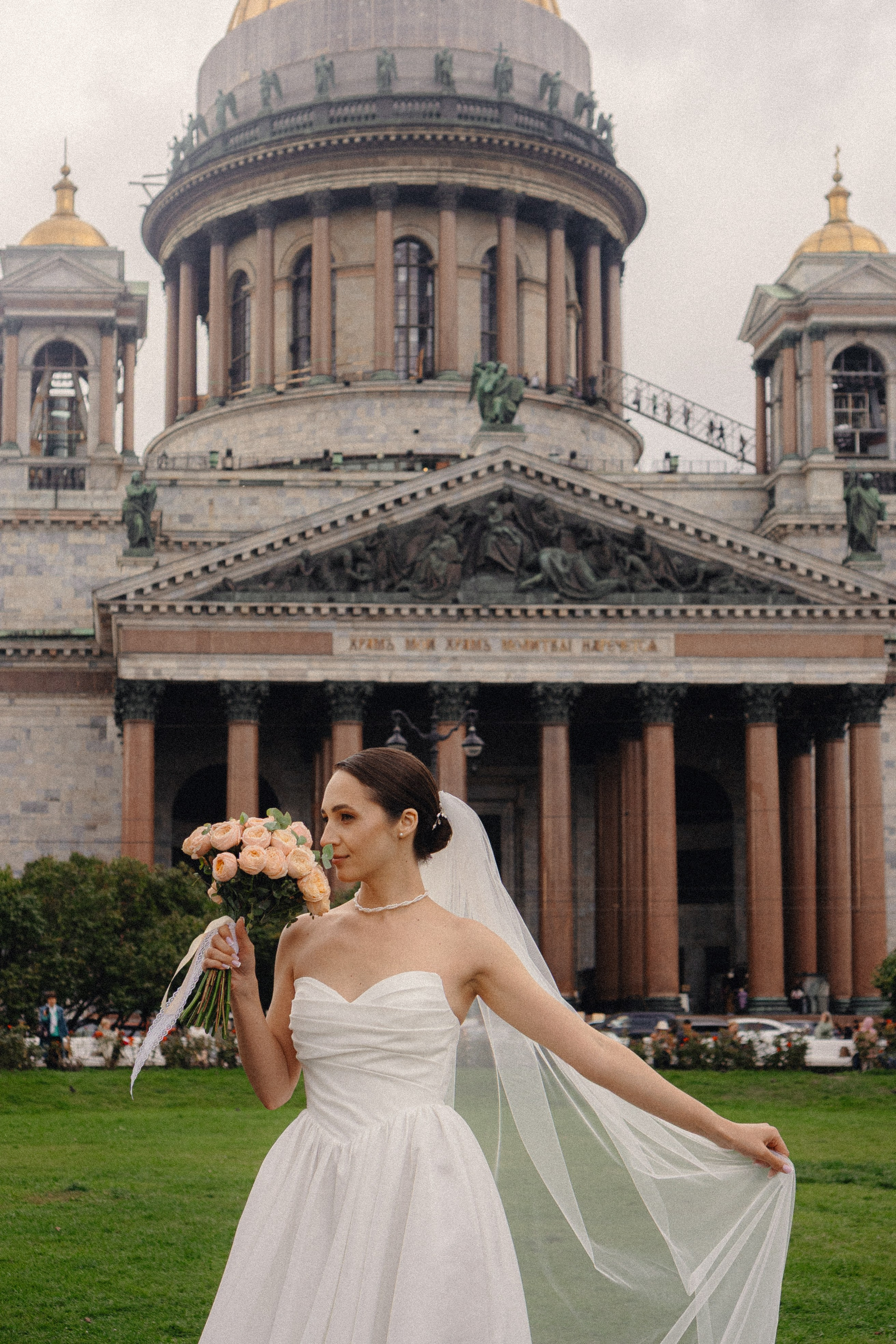 СВАДЕБНАЯ ПРОГУЛКА В САНТК-ПЕТЕРБУРГЕ (ИСАКИЕВСКИЙ СОБОР, ЗИМНЯЯ КАНАВКА, ЭРМИТАЖ И БОЛЬШАЯ МОРСКАЯ УЛИЦА). Профессиональный фотограф, Санкт-Петербург — Виктория Богомолова