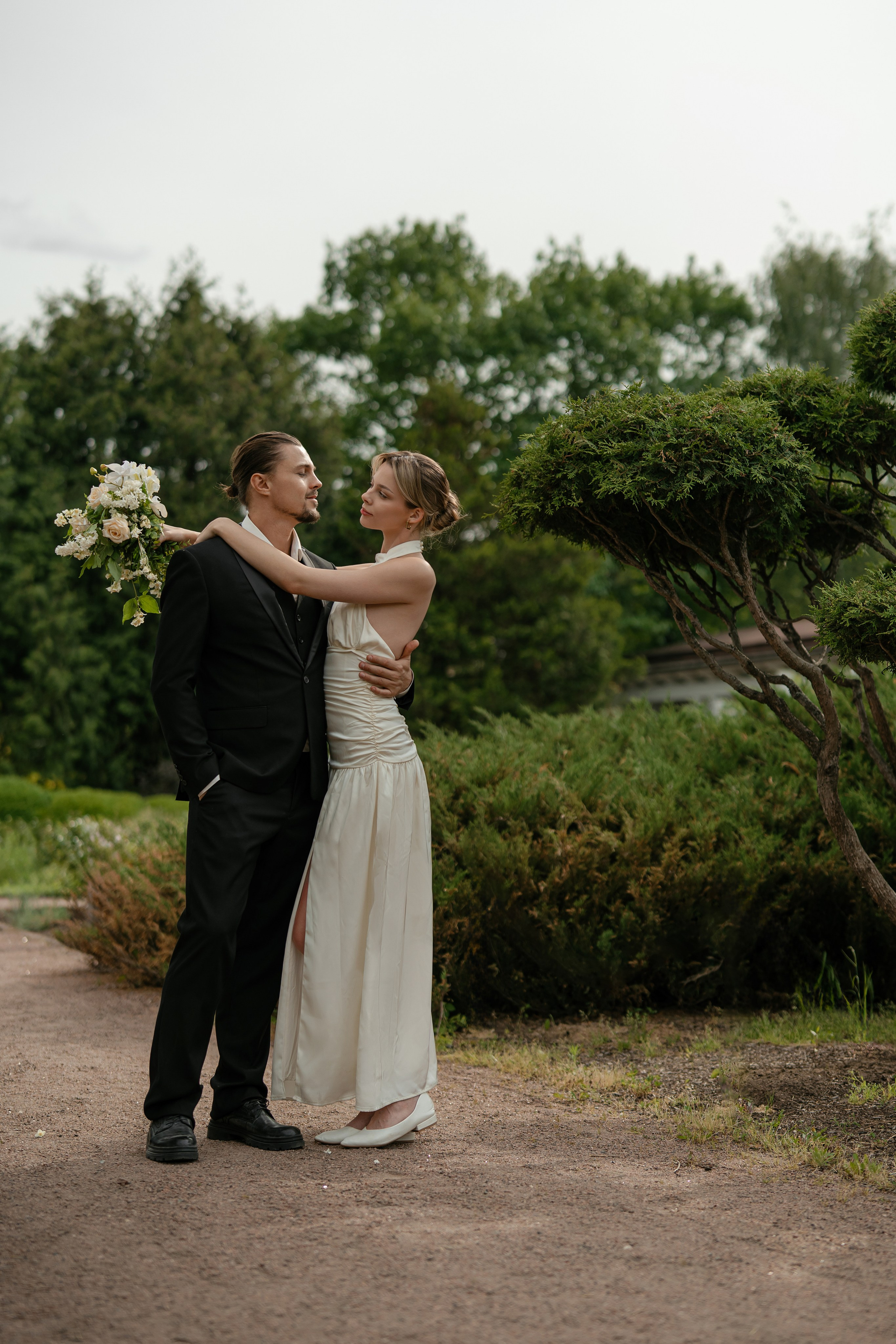 Свадебная прогулка, а парке Сокольники. Фотограф Сергиев Посад / Москва / Дмитров / Дубна
