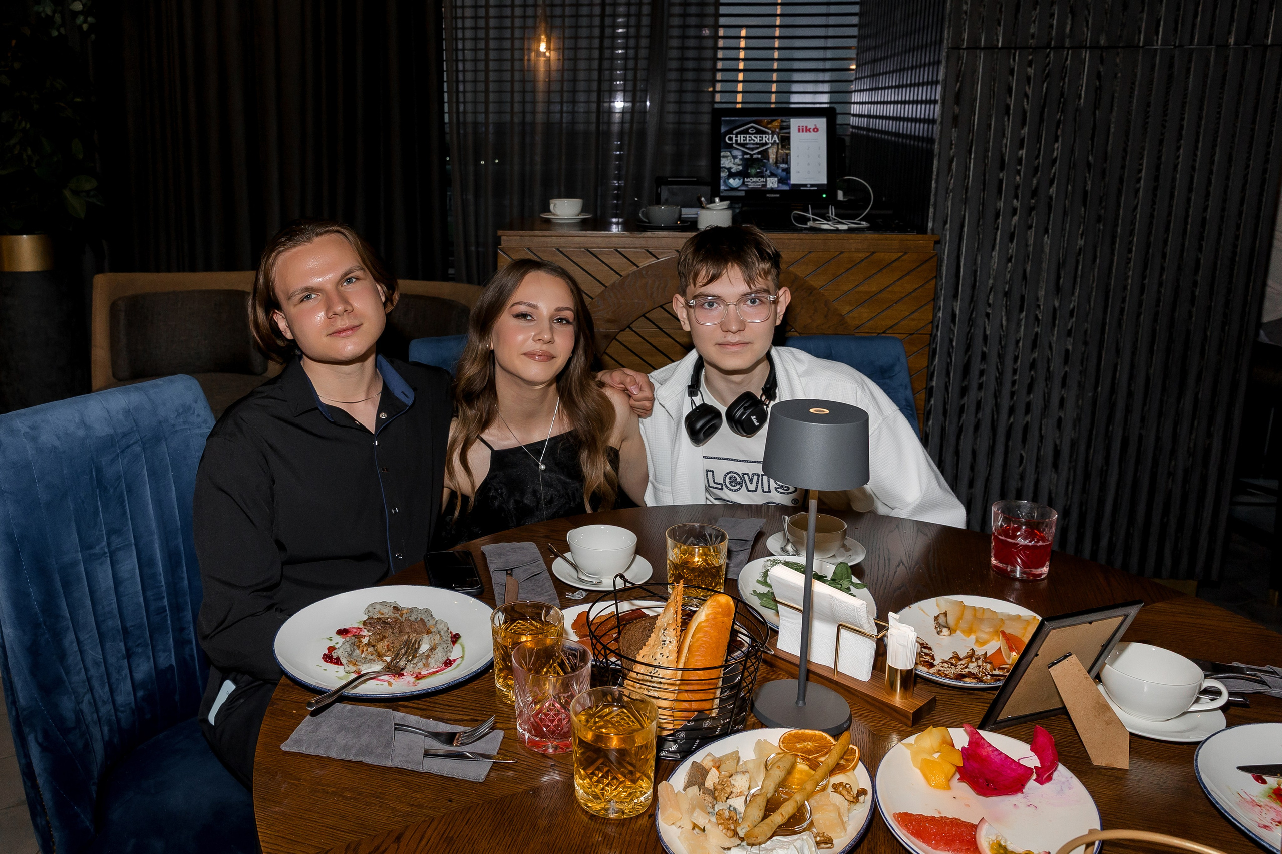 ВЫПУСКНОЙ CHEESERIA-Гимназия 33. Свадебный и семейный фотограф Динар Гильмутдинов