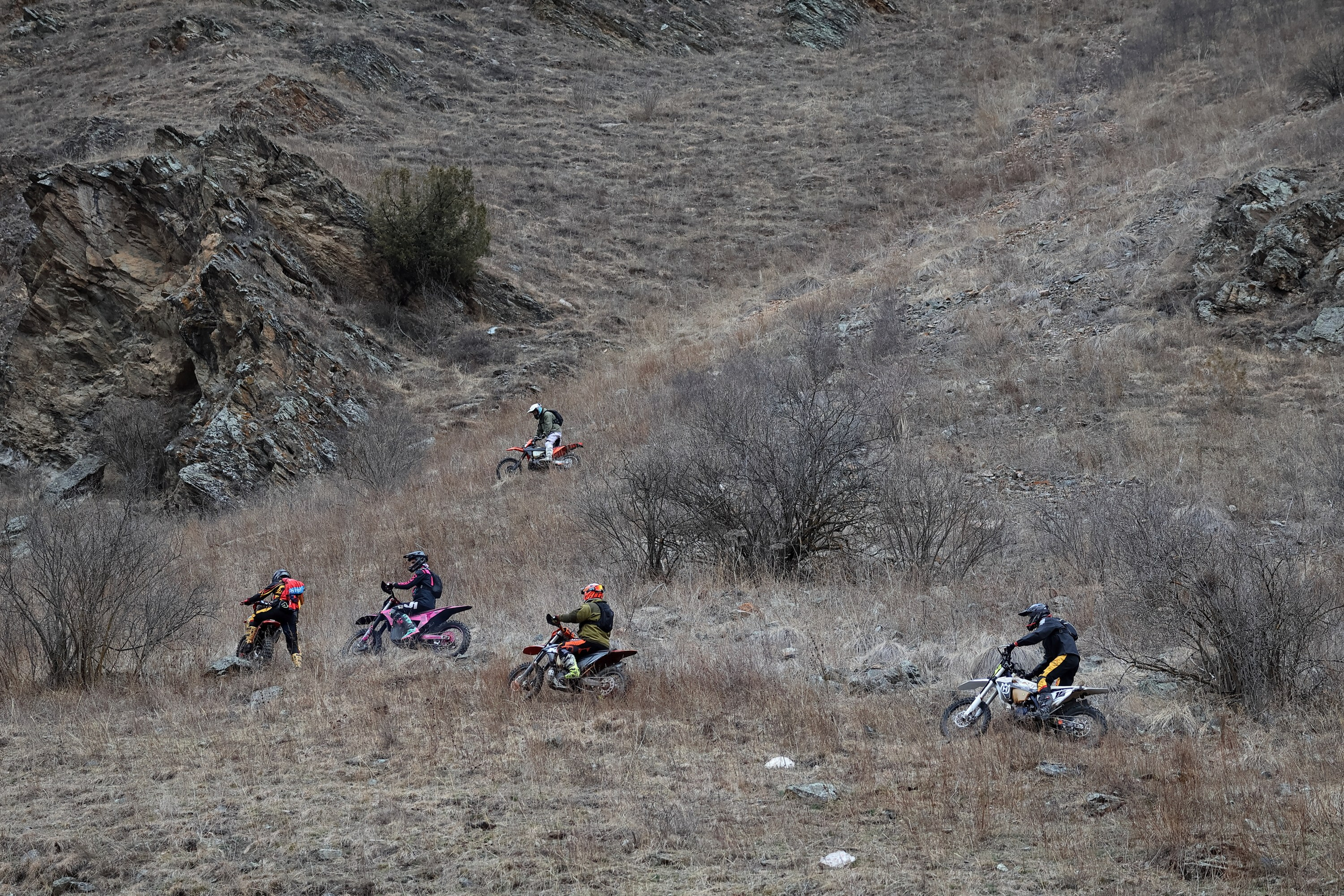 Репортажная фотосъемка выезда на эндуро мотоциклах в Кисловодск с НашиТуры. 