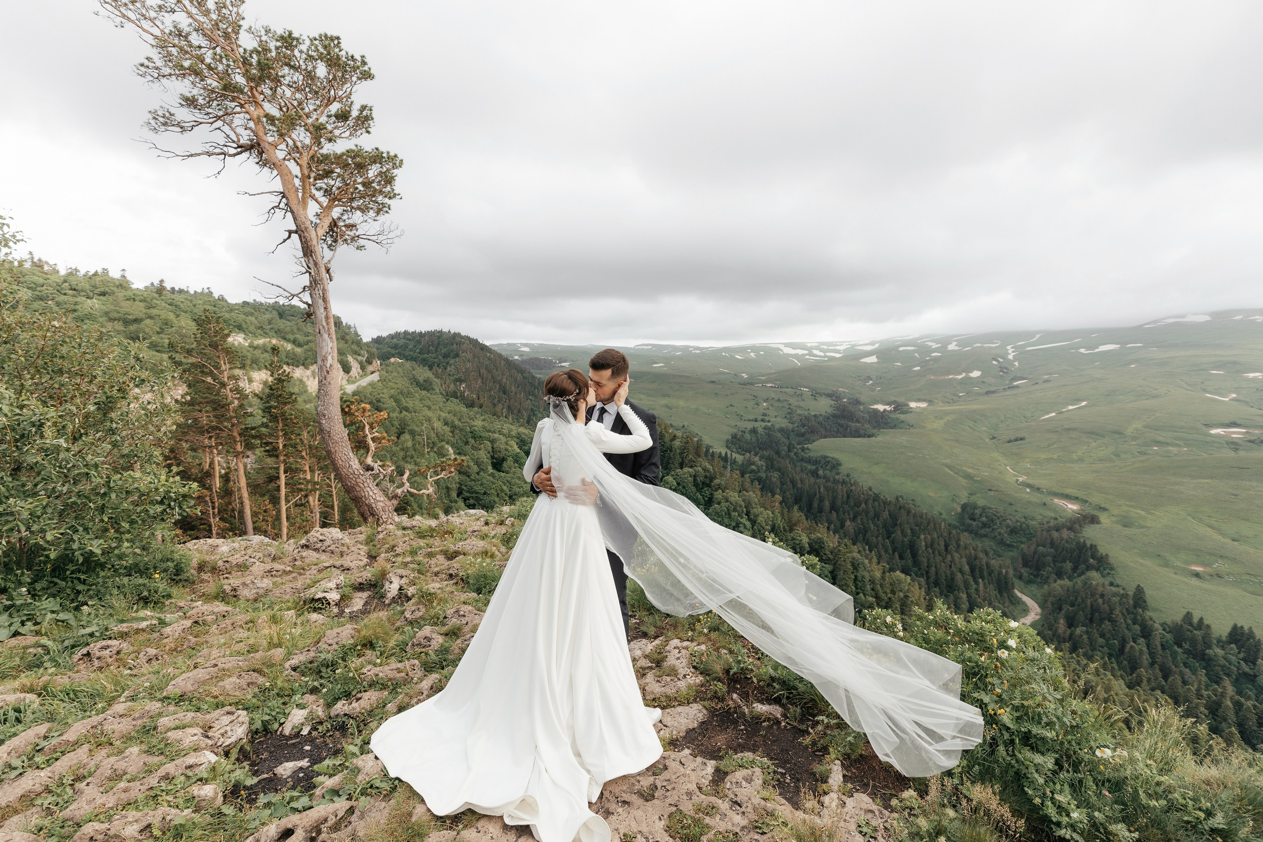 Максим и Виктория на плато Лаго-Наки. Миленина Юлия Свадебный и семейный фотограф в Краснодаре