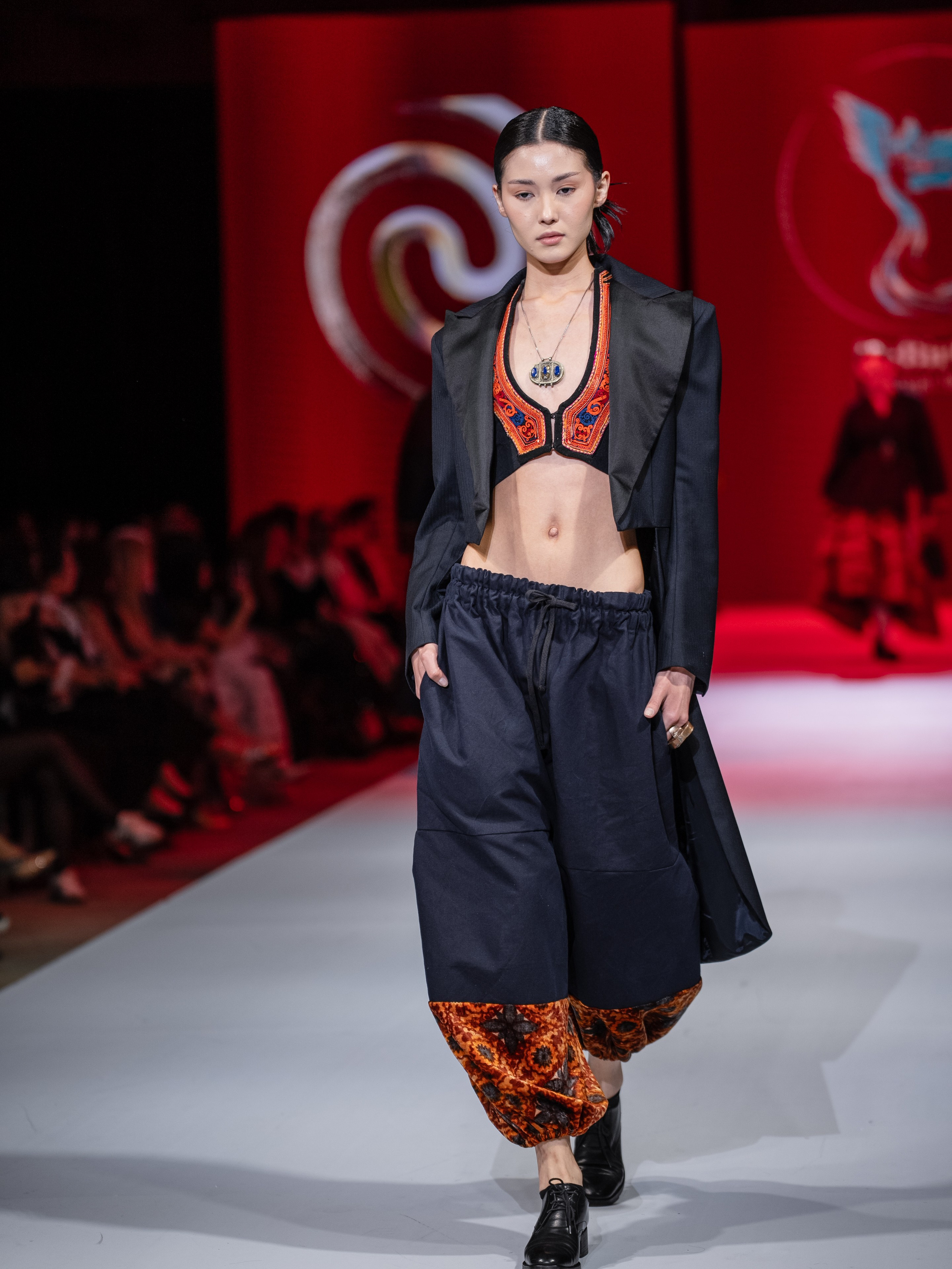 EURASIAN FASHION WEEK Reberth. Сайт Алматинского НЮ АРТ, будуар и фэшн фотографа Дениса Карпенко