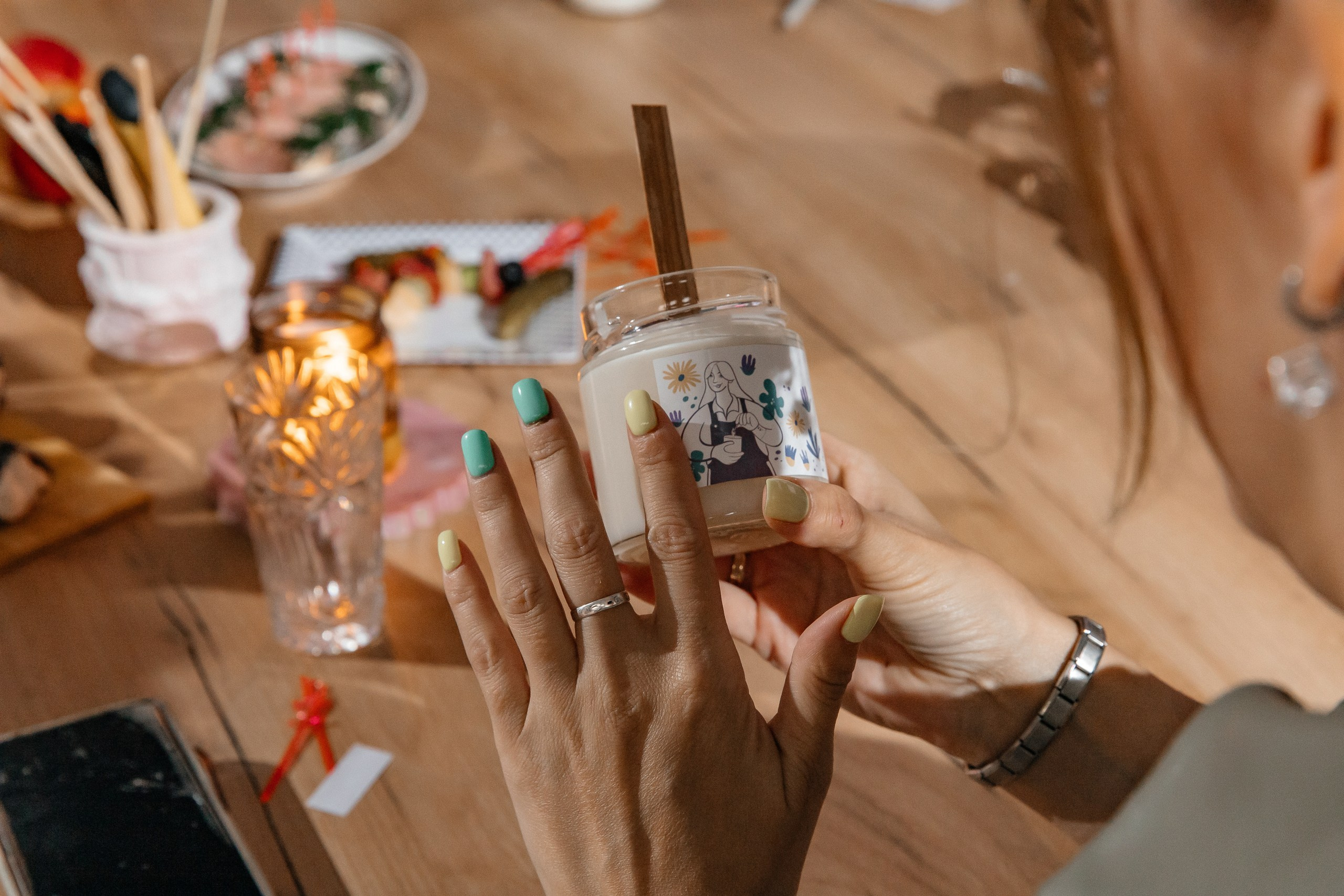 «Мир. Труд. Май» в AROMALAGE — весенний праздник творчества и аромата