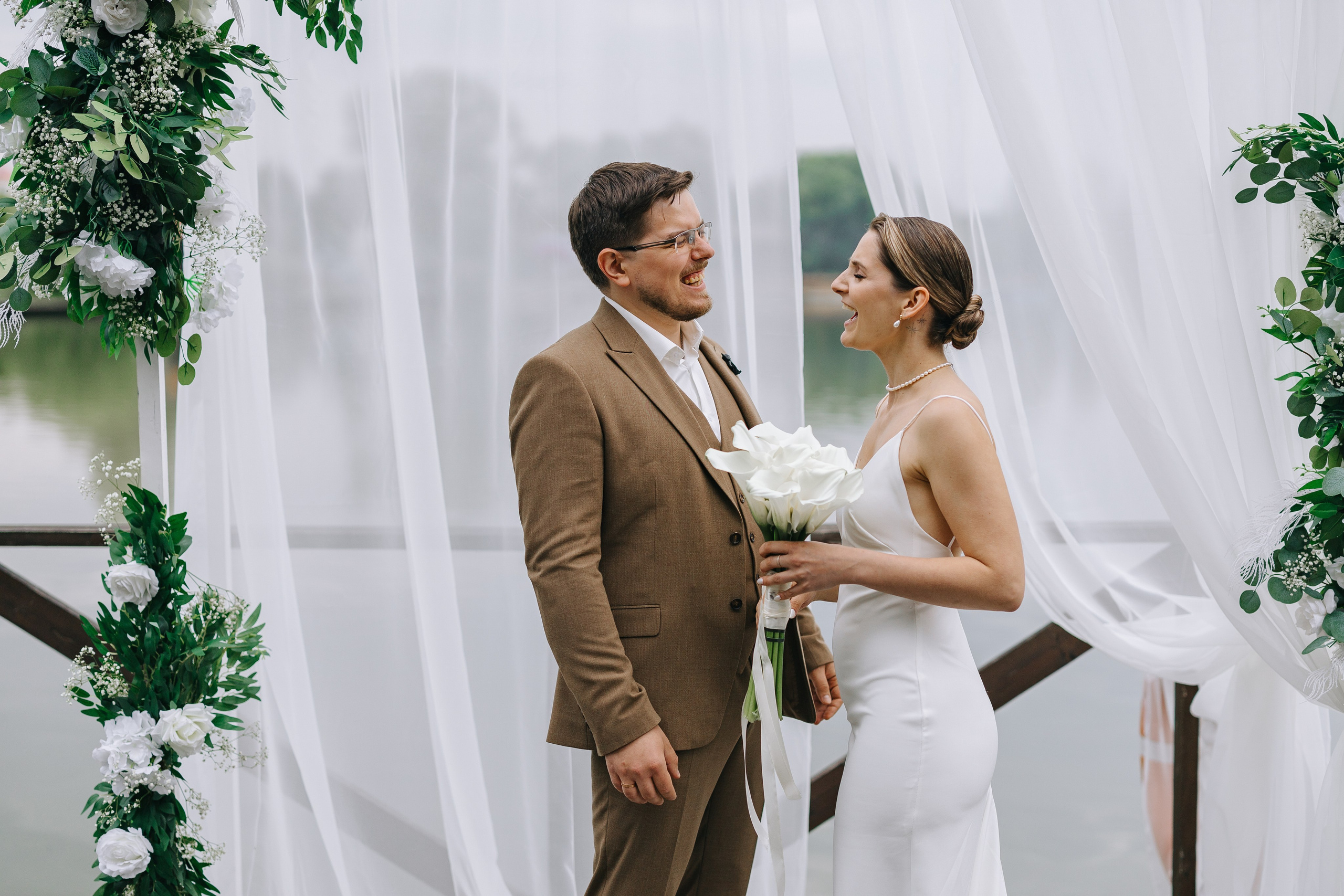 Белая арка. Александр Антонов. Профессиональный свадебный, репортажный фотограф в Москве, Подольске. Фото+Видео на любой праздник