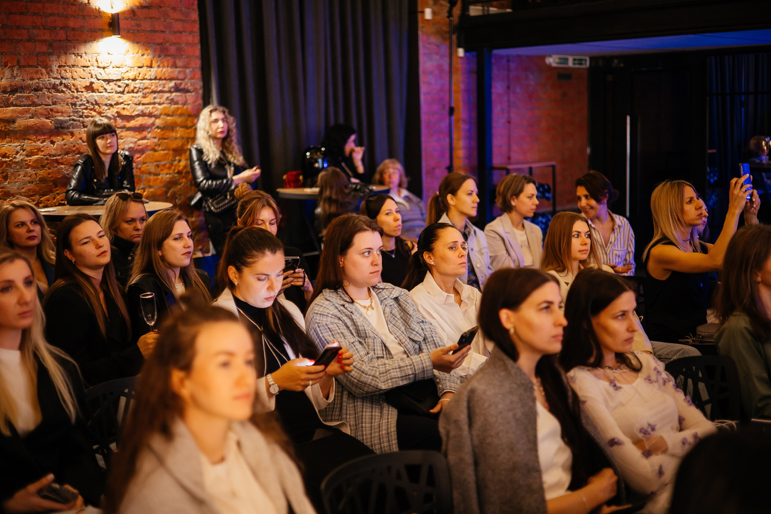 Презентация новинок систем света Maytoni в One way loft. Фотограф в Красноярске Надежда Воскресенская