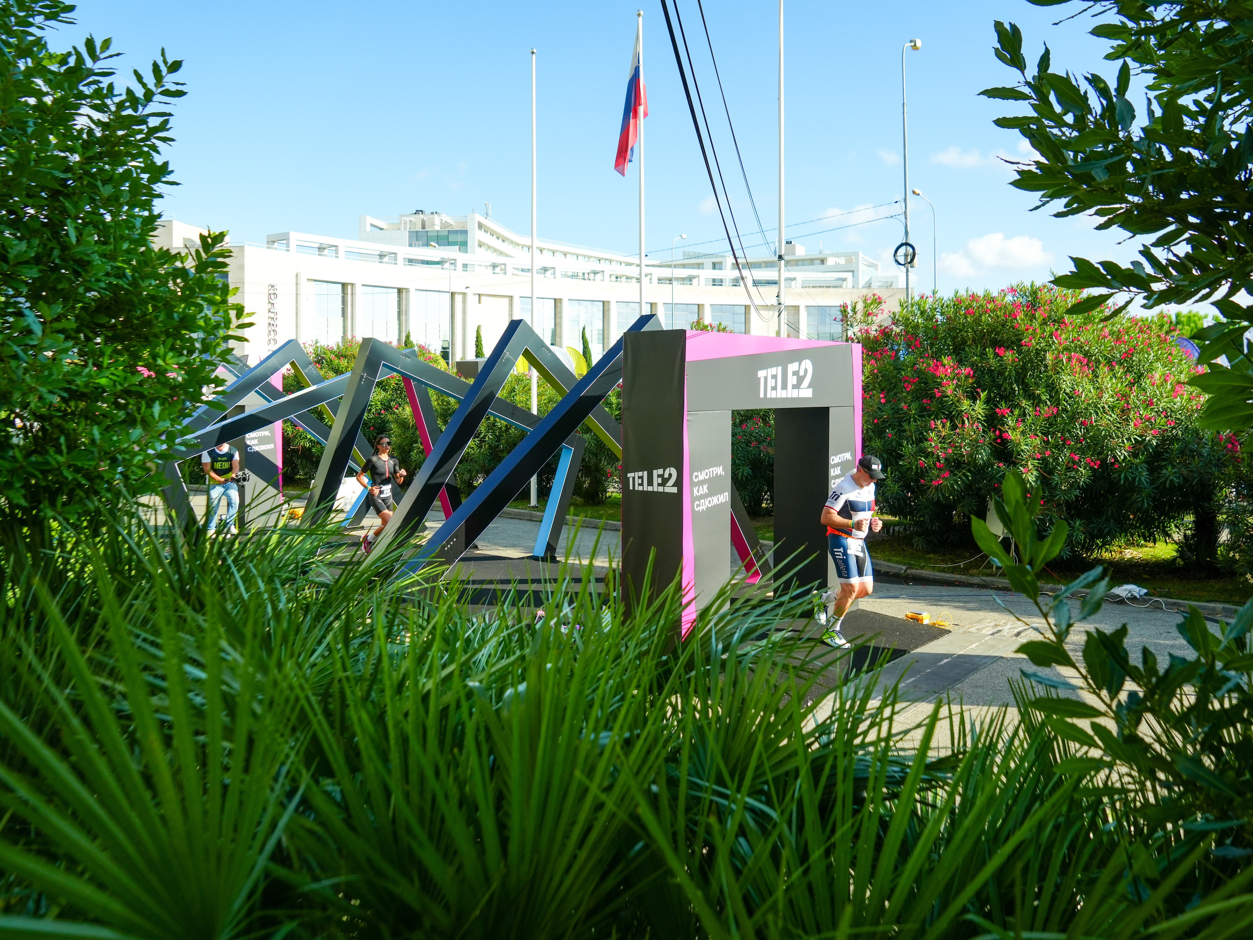 Фотоотчет партнерской интеграции для компании TELE2 на фестивале Ironstar. Репортажный фотограф в Красной Поляне и Сочи Павлюченко Екатерина