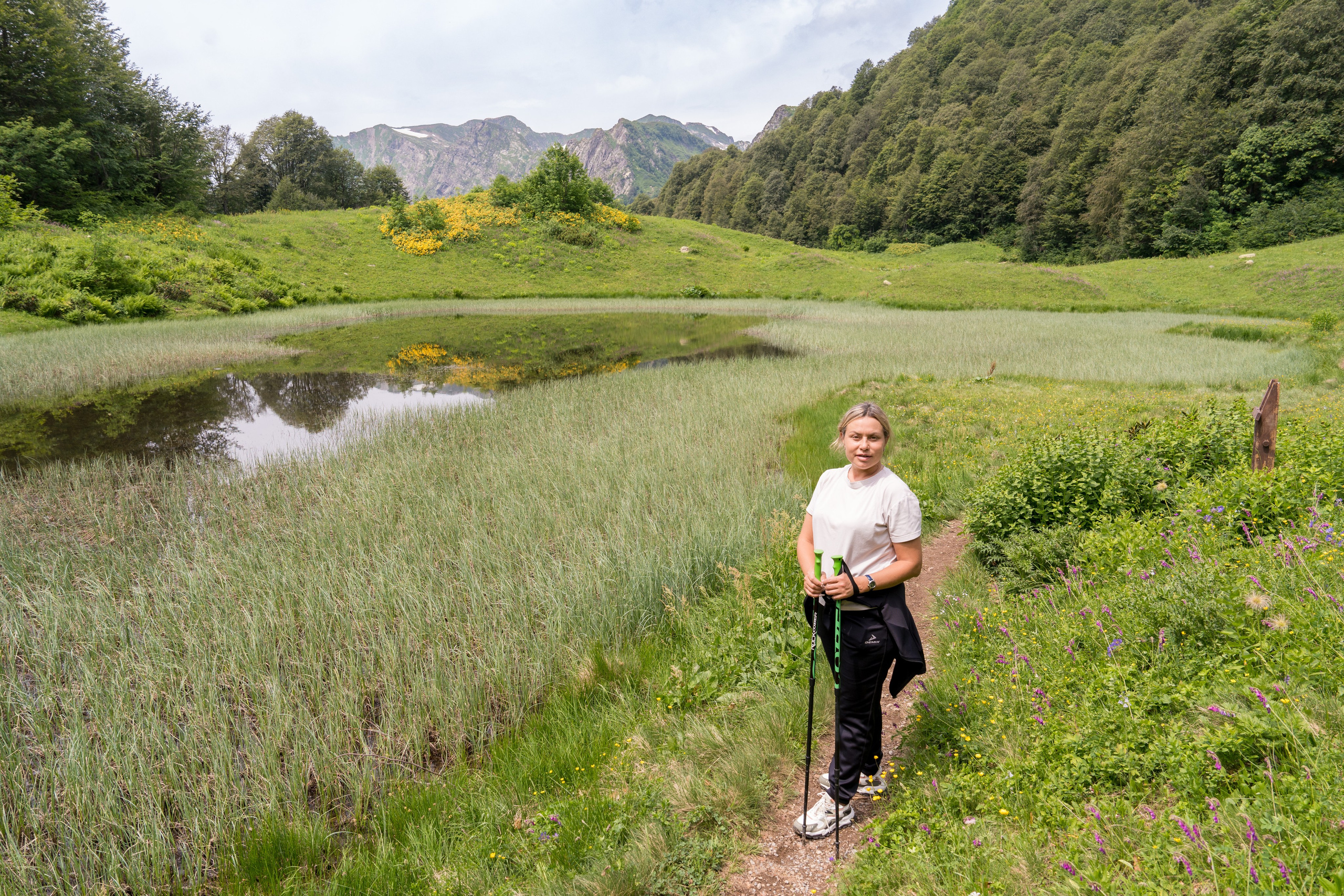 MICE мероприятие для компании «Доставка морем»: хайкинг к Ачипсинским водопадам. Репортажный фотограф в Красной Поляне и Сочи Павлюченко Екатерина
