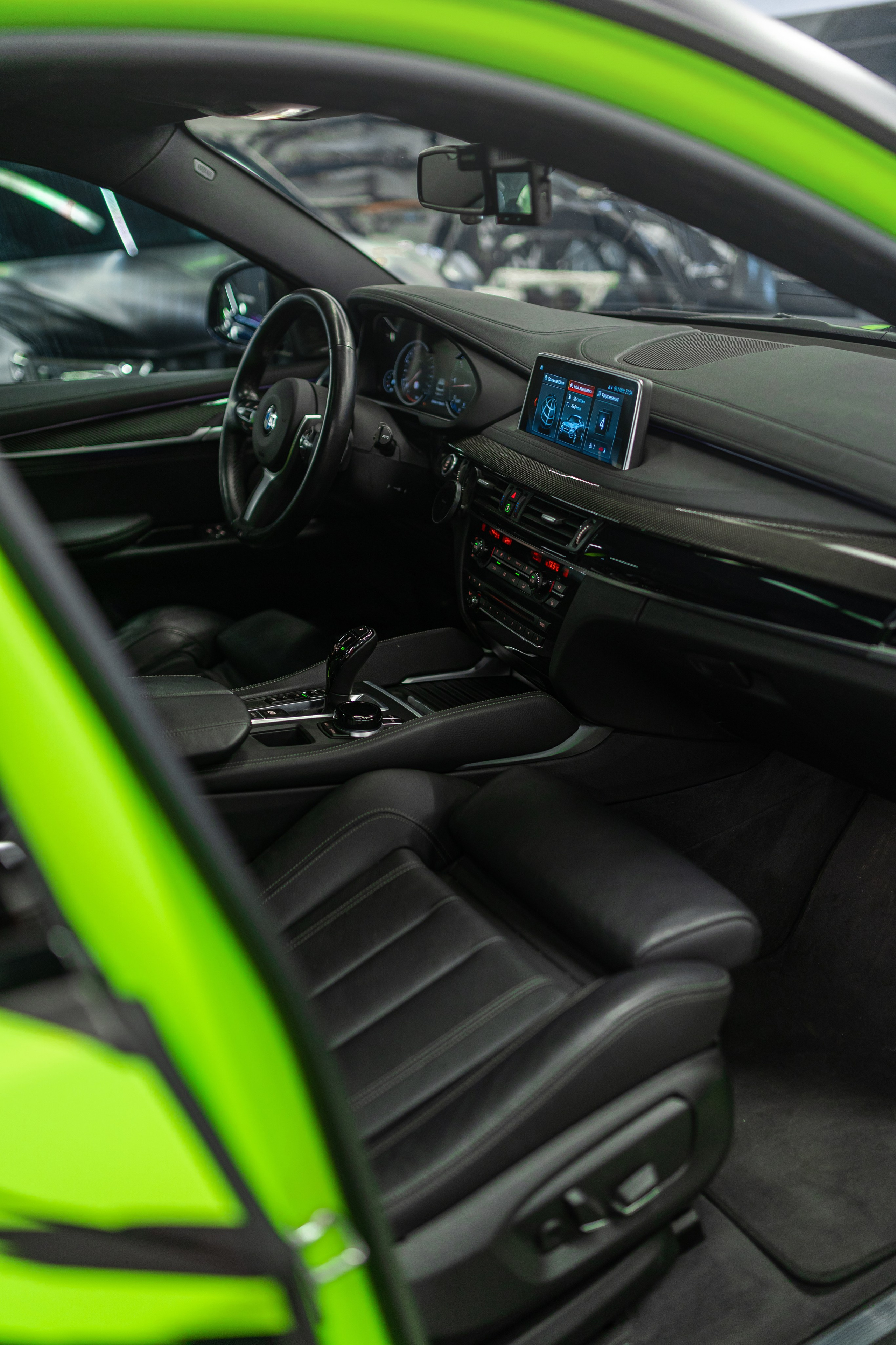 Винилография на BMW X6. Студия дизайна и оклейки авто Barmaley Design