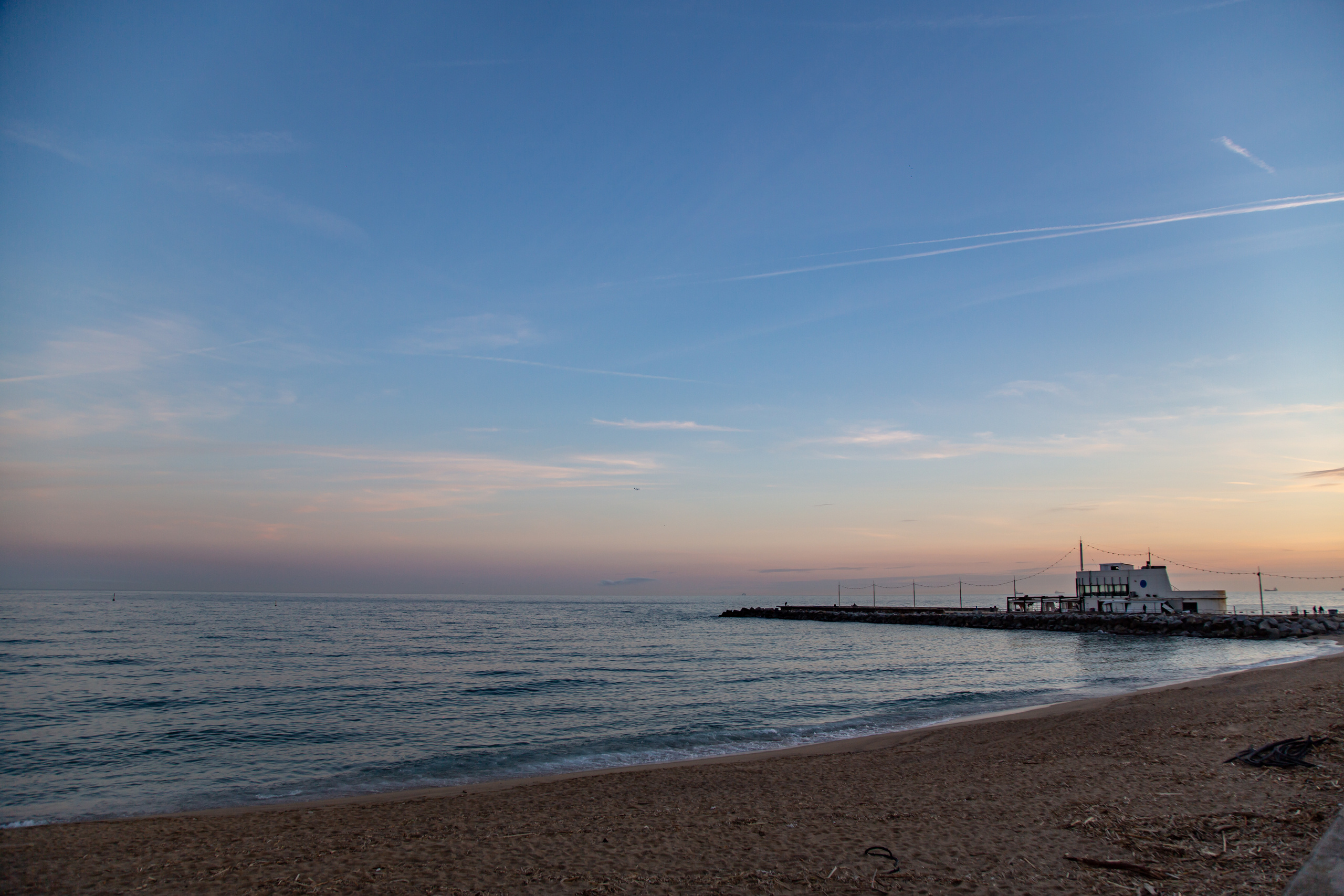 НАБЕРЕЖНАЯ БАРСЕЛОНЫ (EMBANKMENT OF BARCELONA)  в Барселоне, Испания.