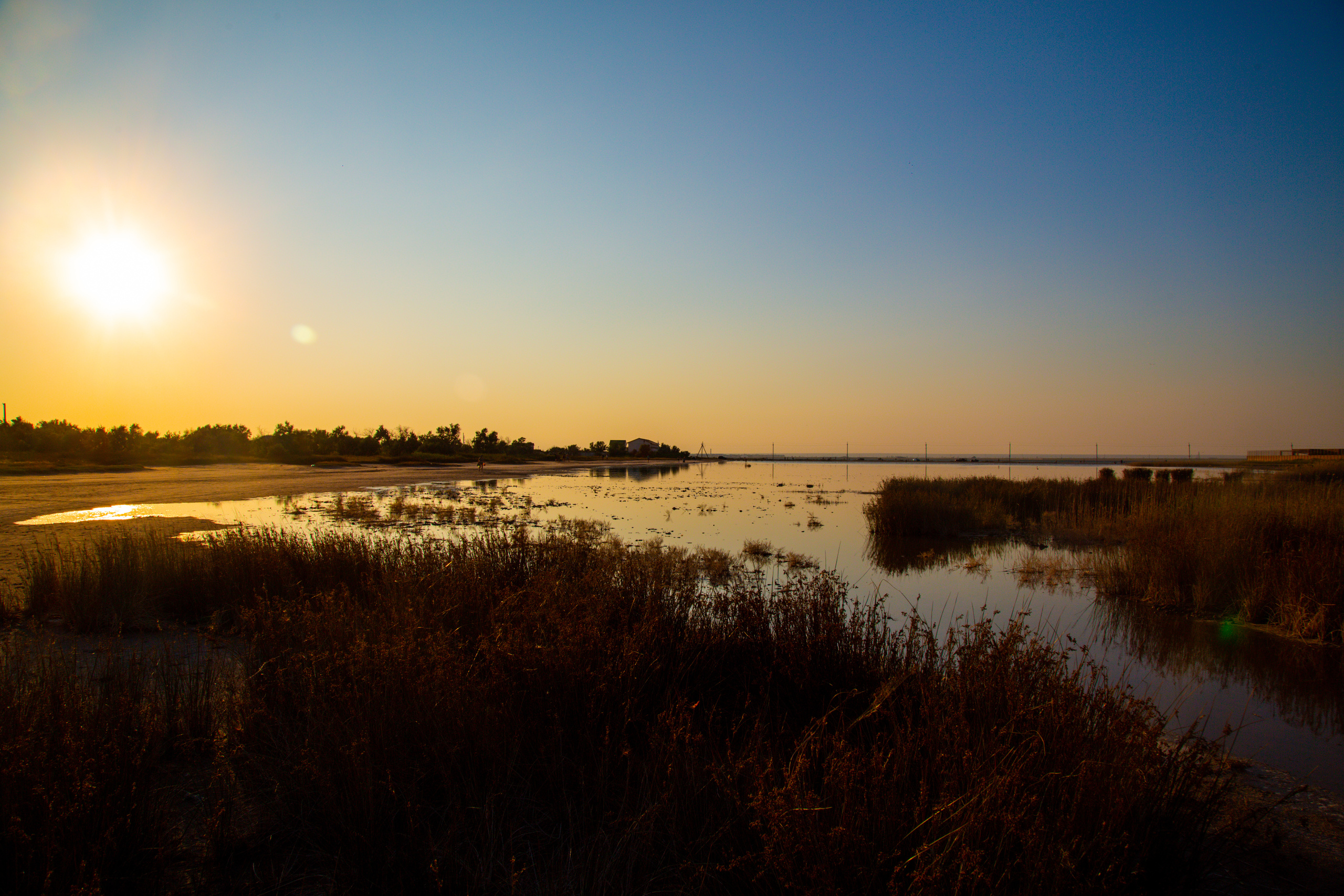 Штормовое. Республика Крым.  АДЖИБАЙЧИКСКОЕ ОЗЕРО. Закат. 