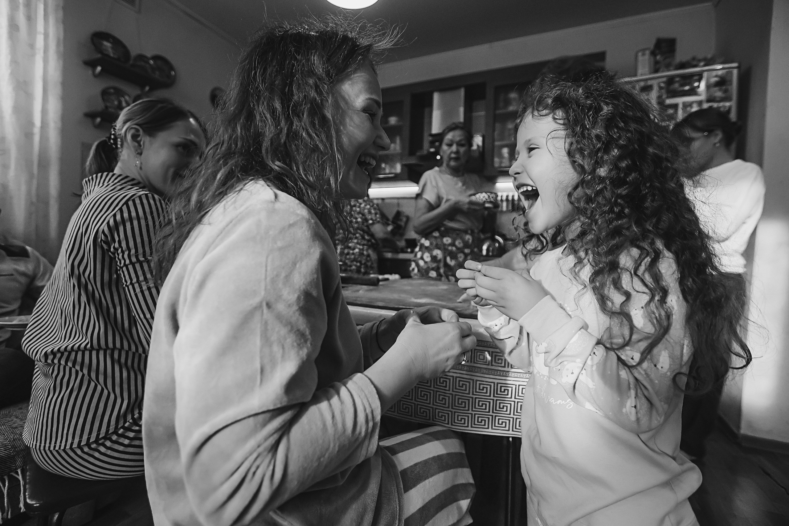 Большая семья репортаж. Семейный фотограф Тюмень, фотограф на роды Салмина Мария