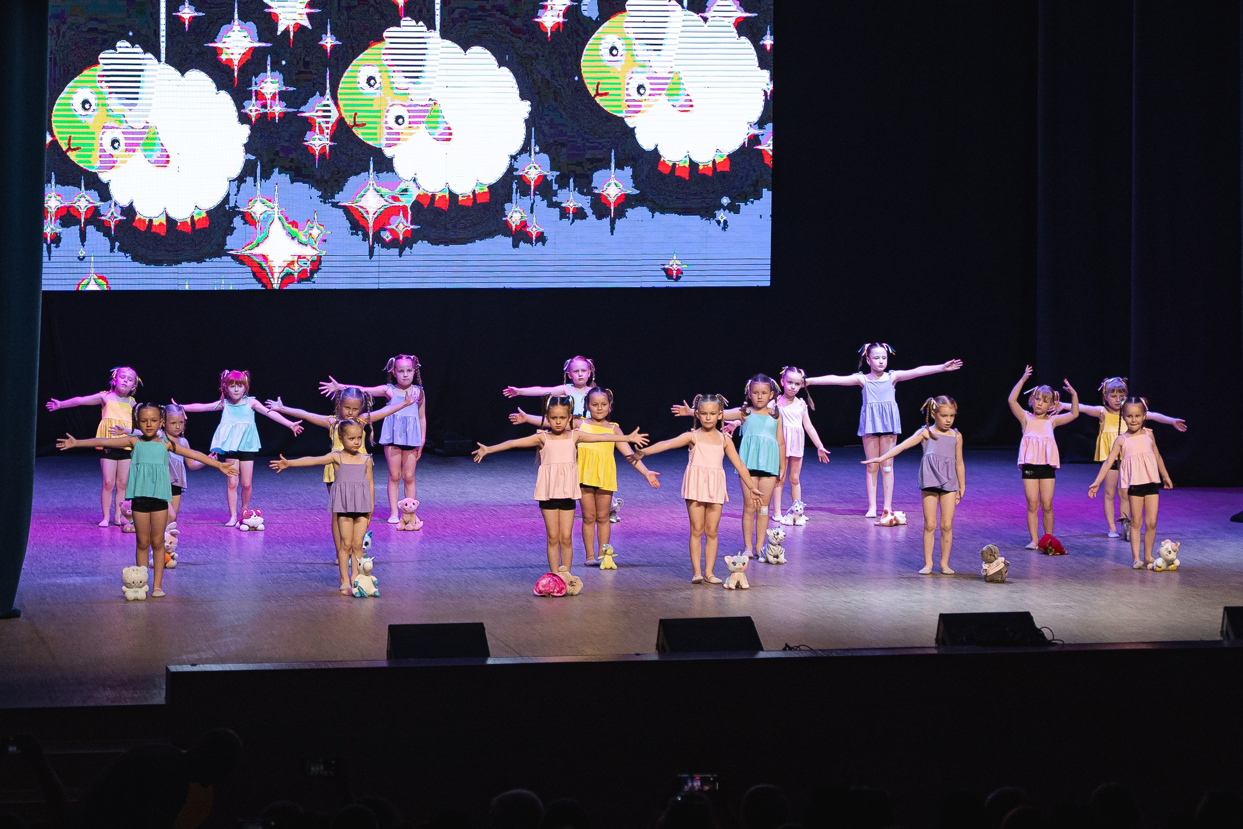 Отчётный концерт танцевально-спортивного клуба «PULSE». Портретный и репортажный фотограф в Воронеже: Анастасия Пузикова