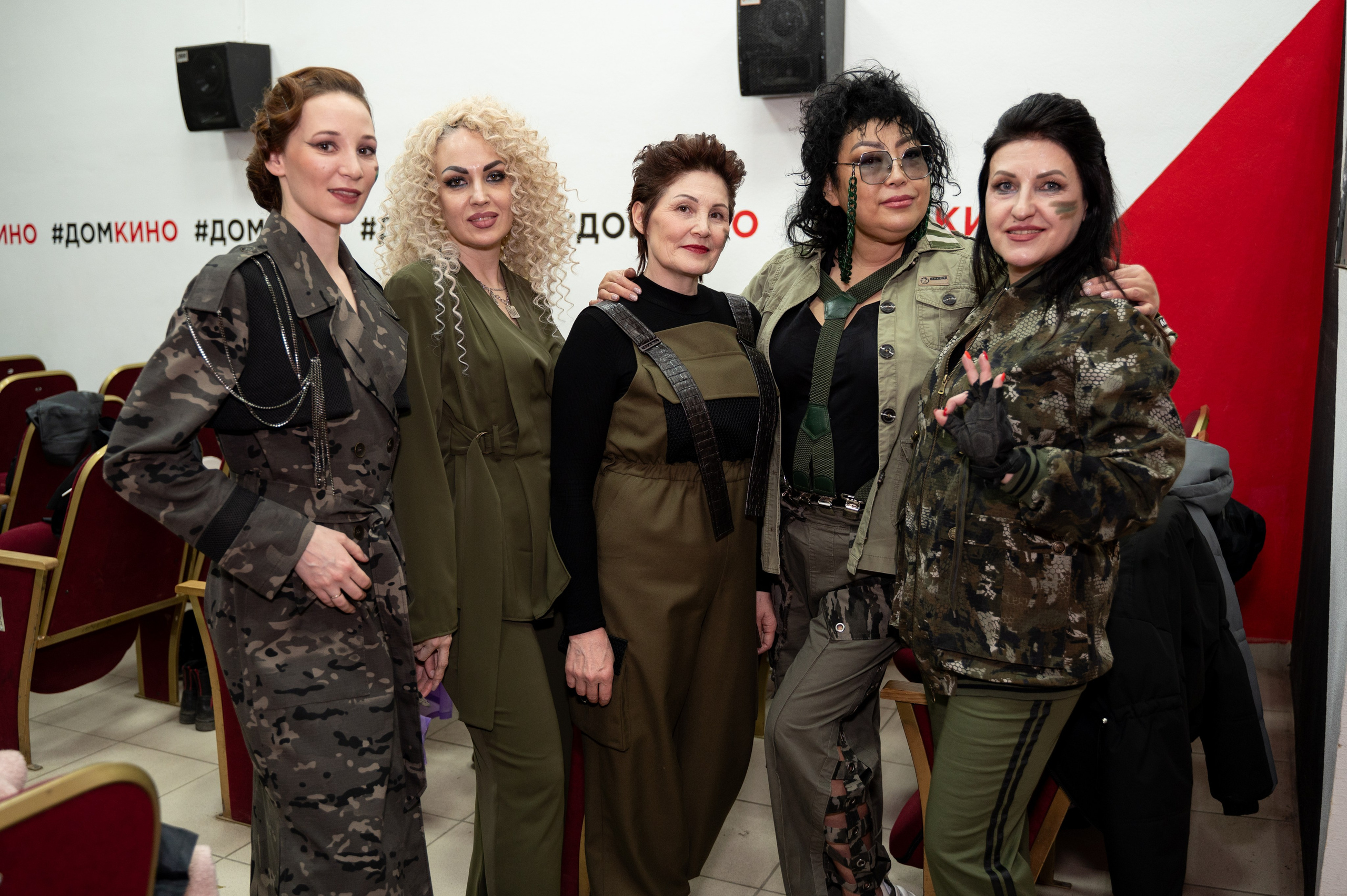 Закрытый показ милитари «Своя трансформация» дизайнера Юлии Бойченко | 24.04.2025. Фотограф в Омске Елизавета Кириллова