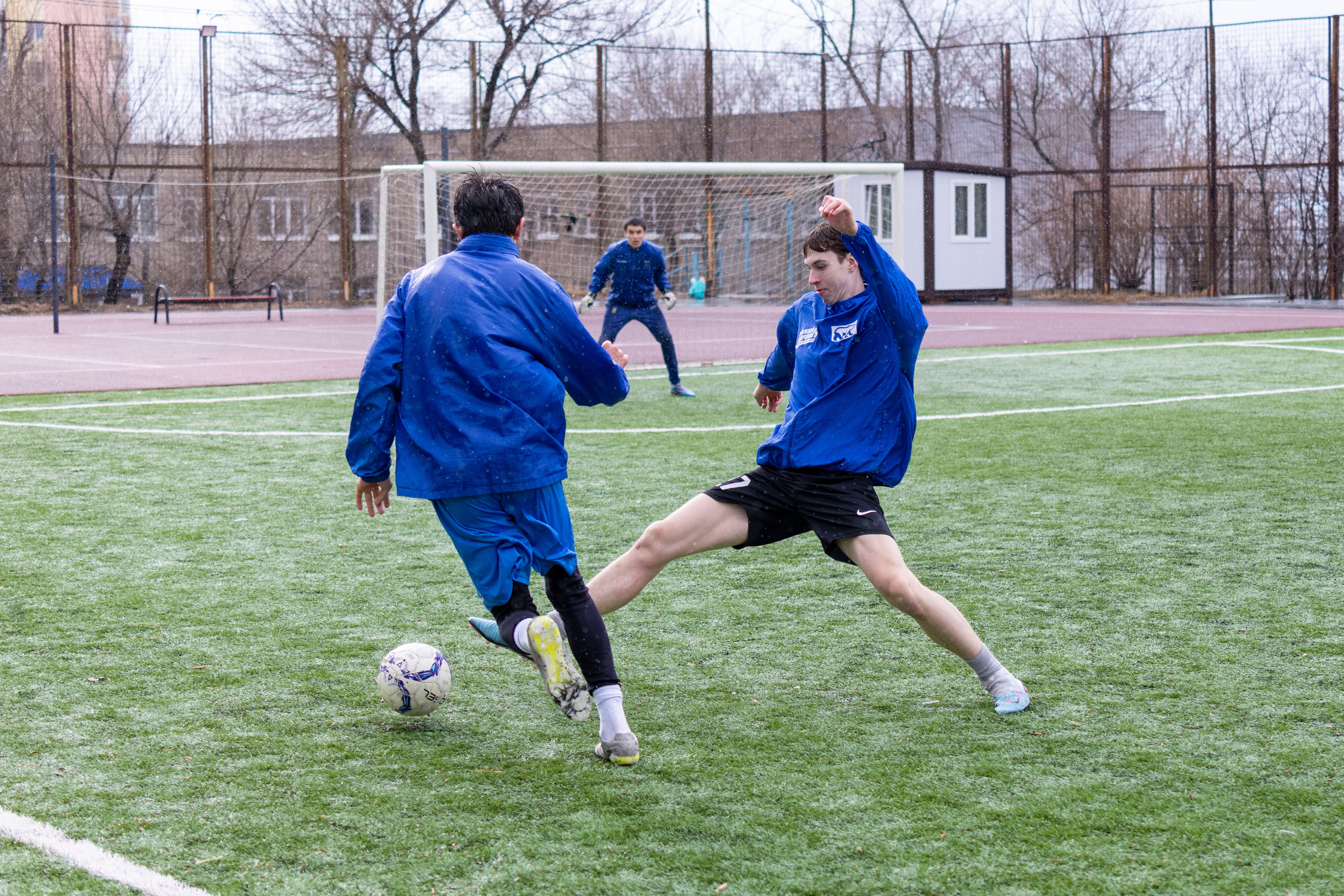 Товарищеский матч по футболу между ФК «Молодая Гвардия» и ФК «Культура». Олег Катакинов| Репортажный фотограф в городе у моря (Владивосток)
