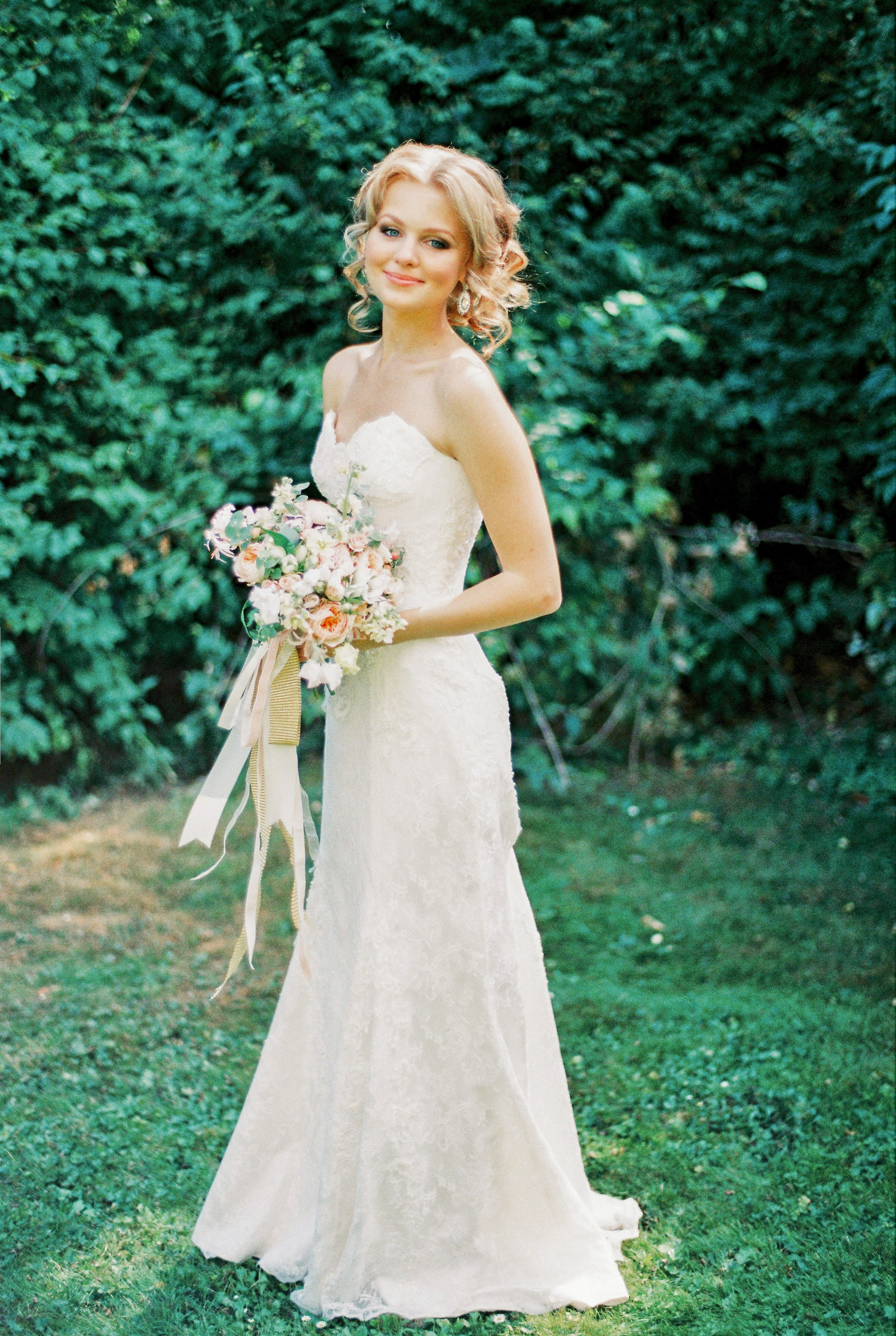 Свадебная прогулка на плёнку в Аптекарском огороде, свадебный фотограф Москва