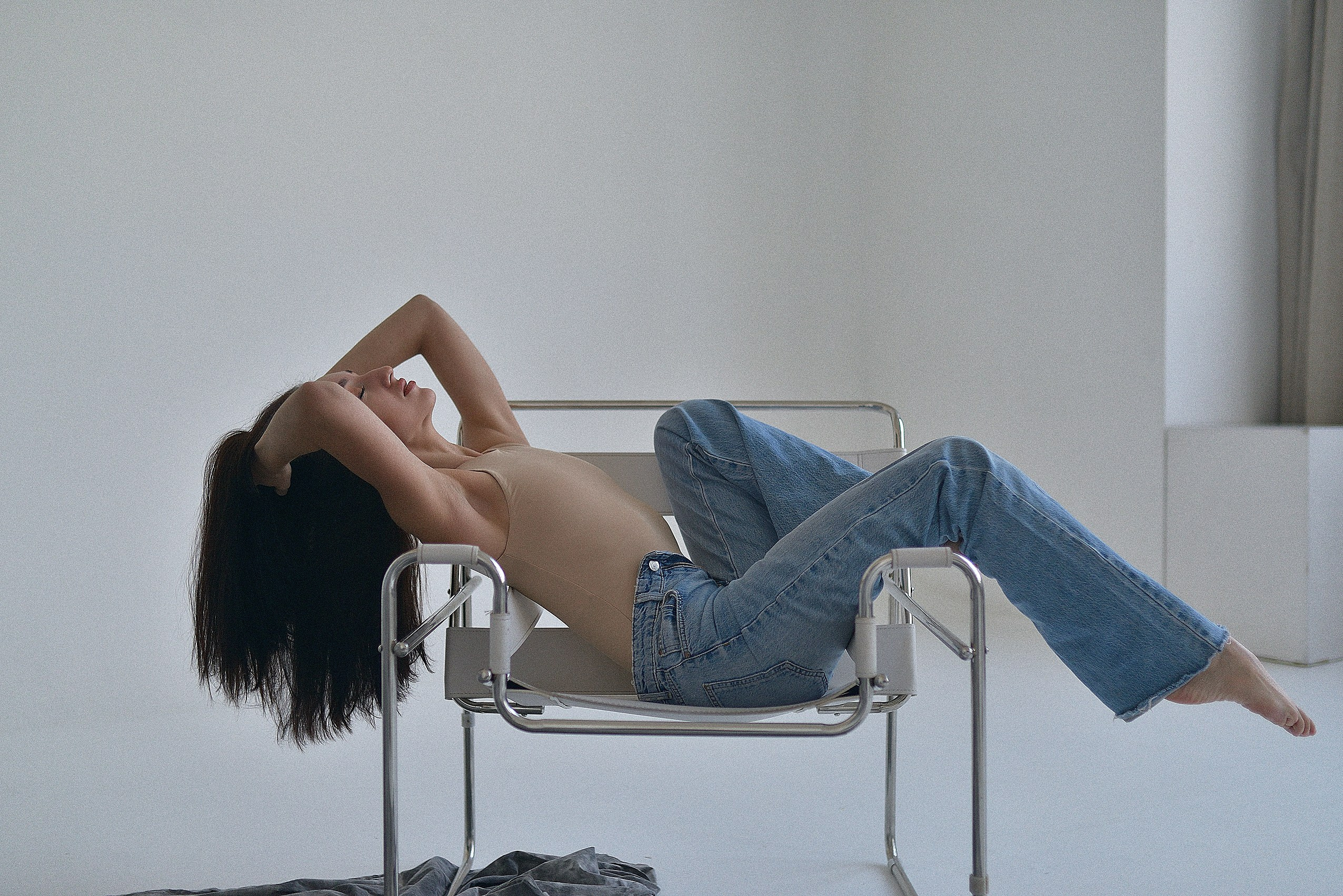 Студийная женственная фотосессия в циклораме. Портретный фотограф Дарья Едапина Новосибирск. Фотограф Дарья Едапина Новосибирск