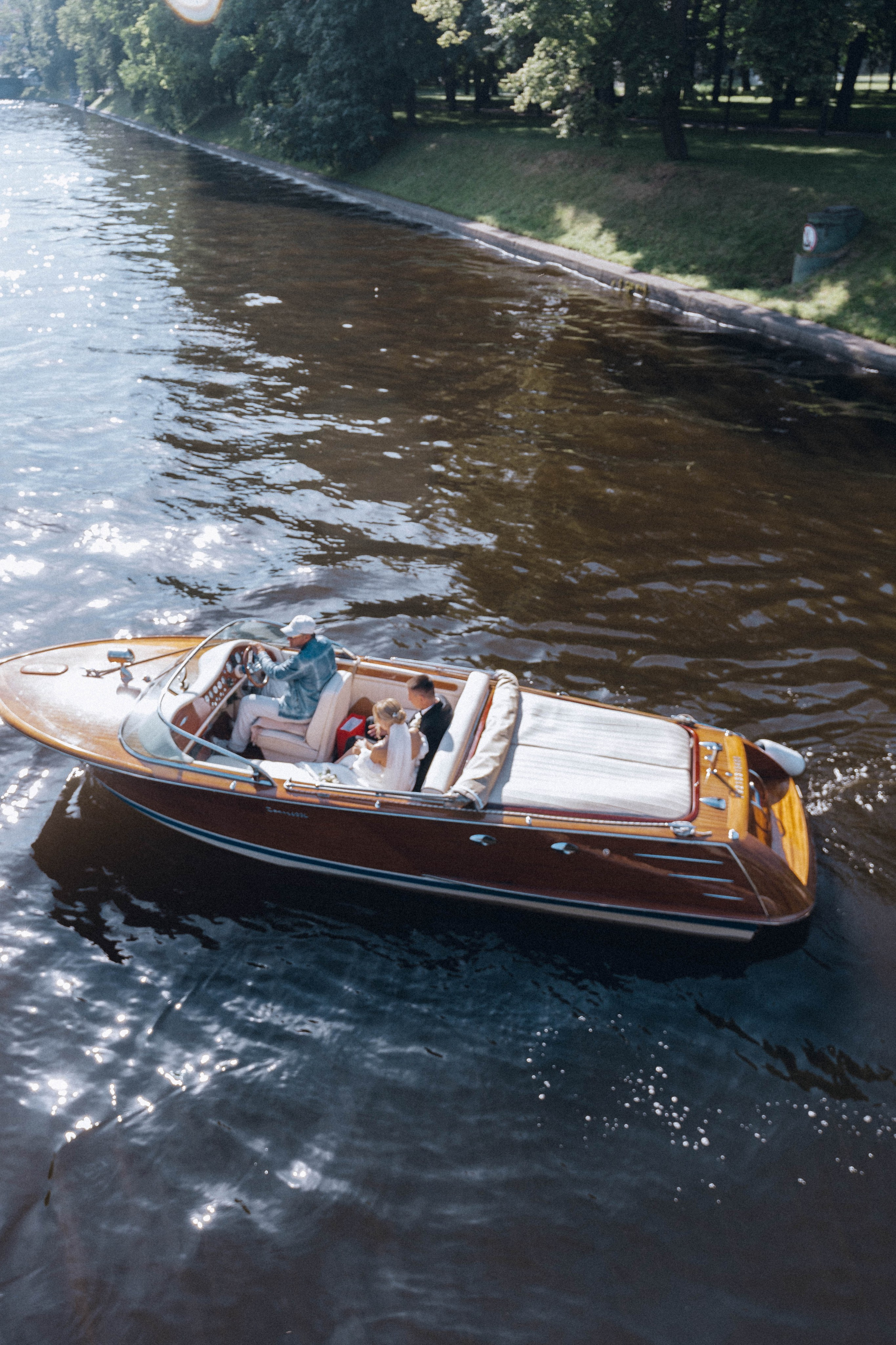 СВАДЕНБНАЯ СЬЕМКА НА КАТЕРЕ ПО КАНАЛАМ САНКТ-ПЕТЕРБУРГА И В АКВАТОРИИ НЕВЫ. Профессиональный фотограф, Санкт-Петербург — Виктория Богомолова